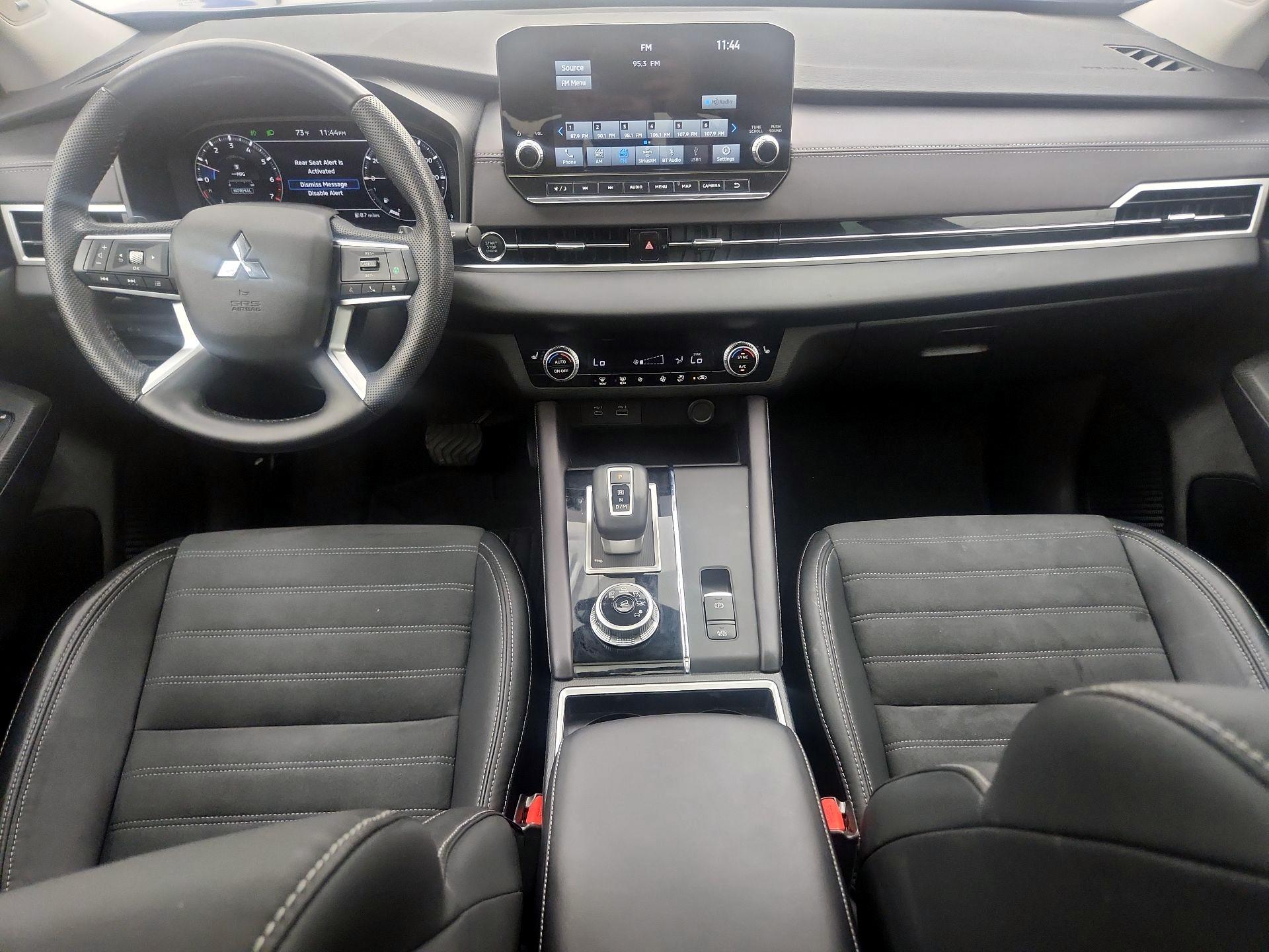 Thumbnail: 2023 Mitsubishi Outlander - 9