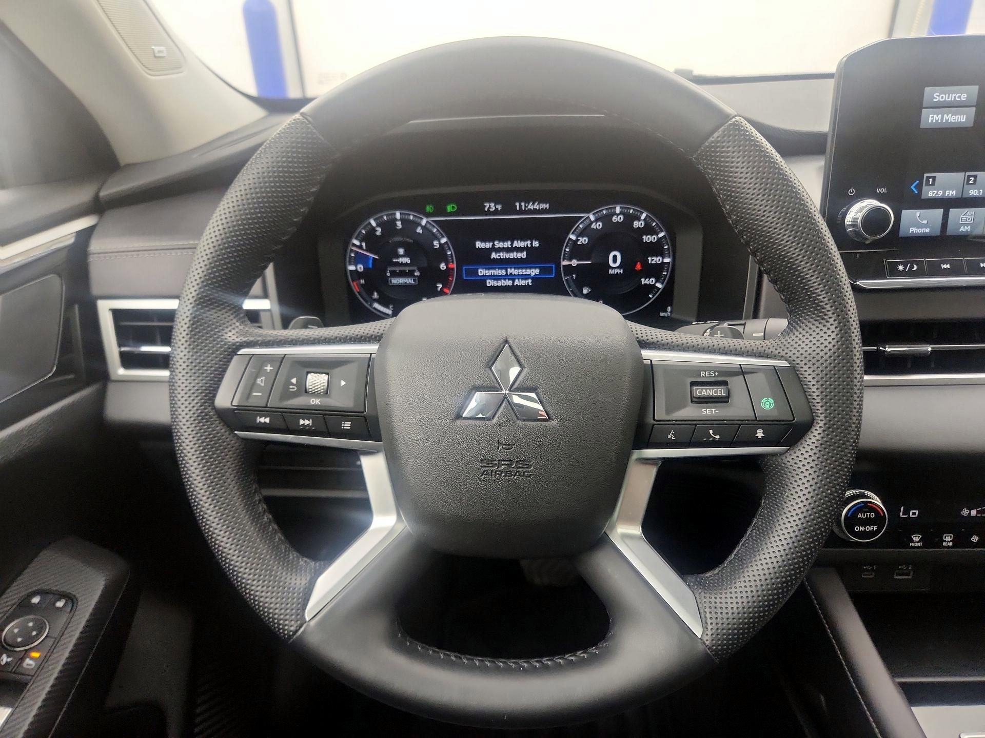 Thumbnail: 2023 Mitsubishi Outlander - 10