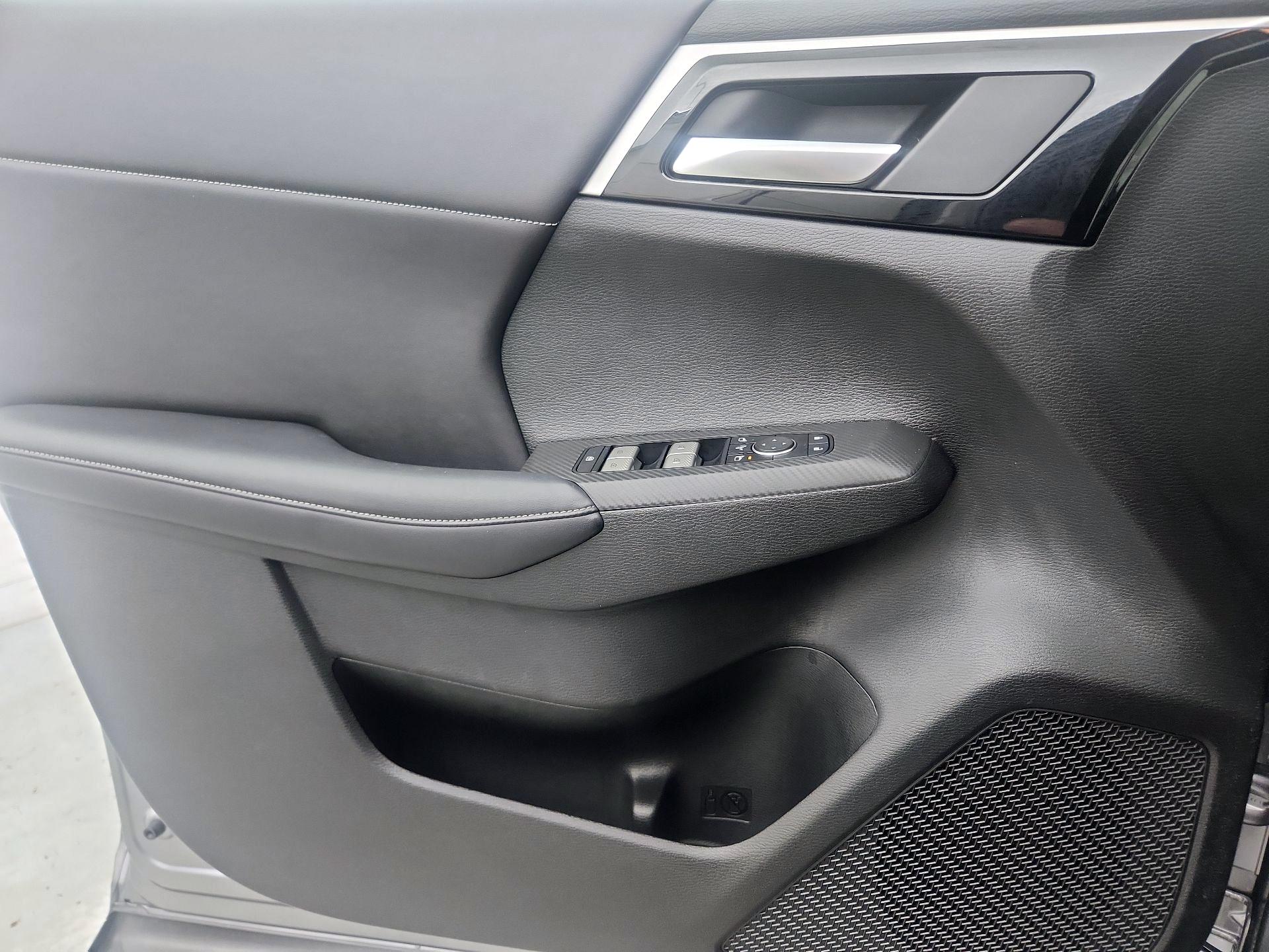 Thumbnail: 2023 Mitsubishi Outlander - 12