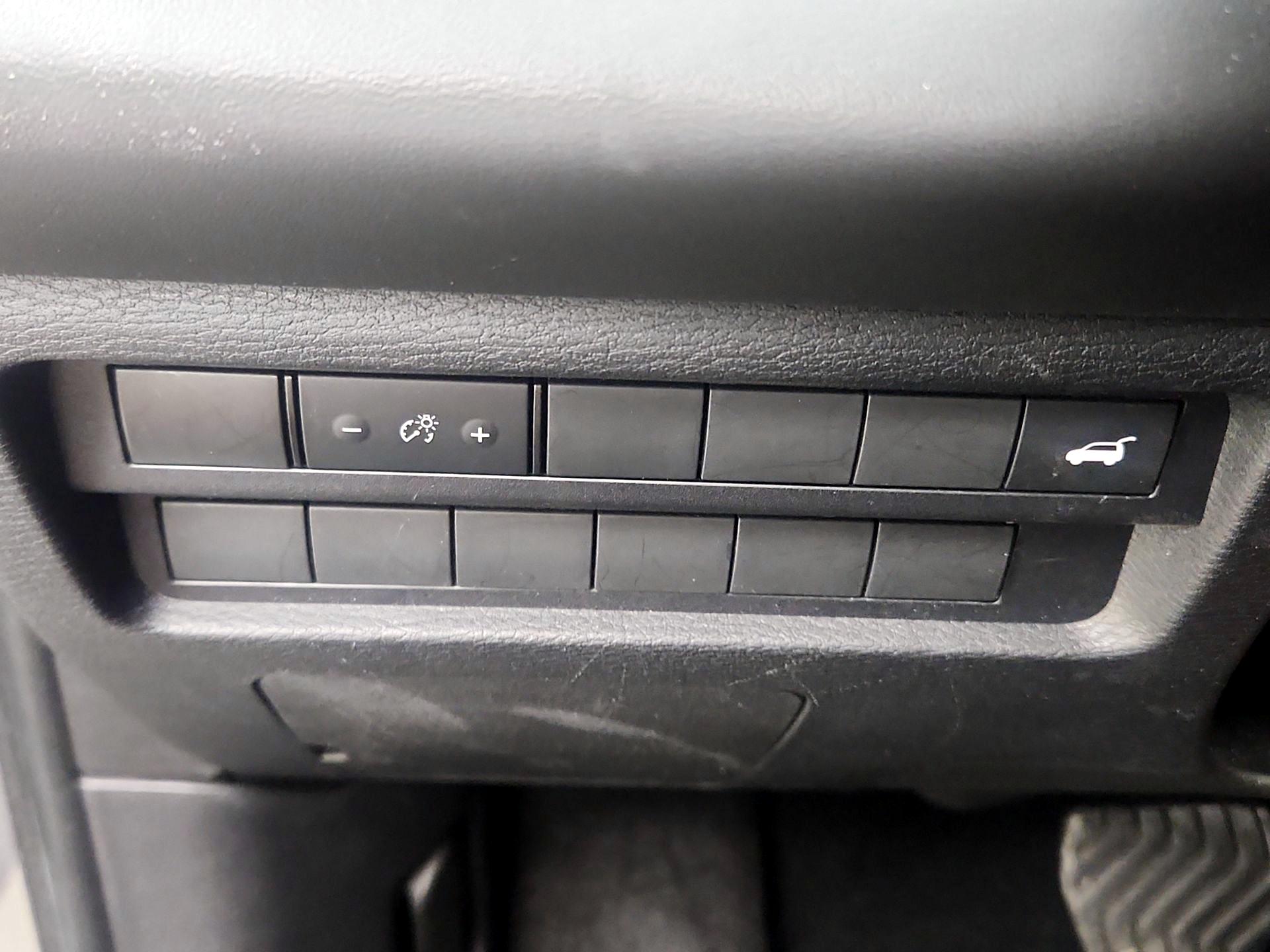 Thumbnail: 2023 Mitsubishi Outlander - 13