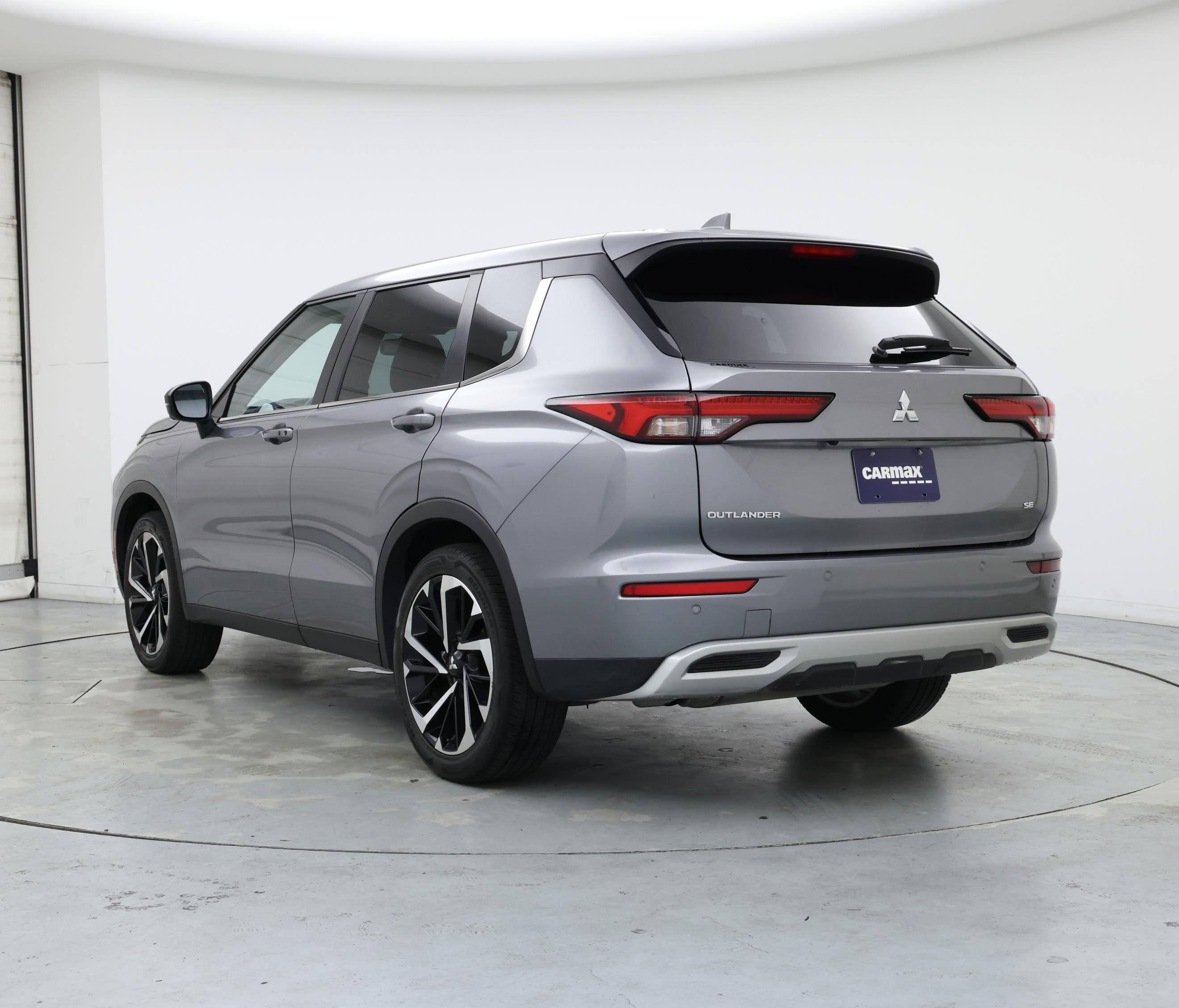 Thumbnail: 2023 Mitsubishi Outlander - 2