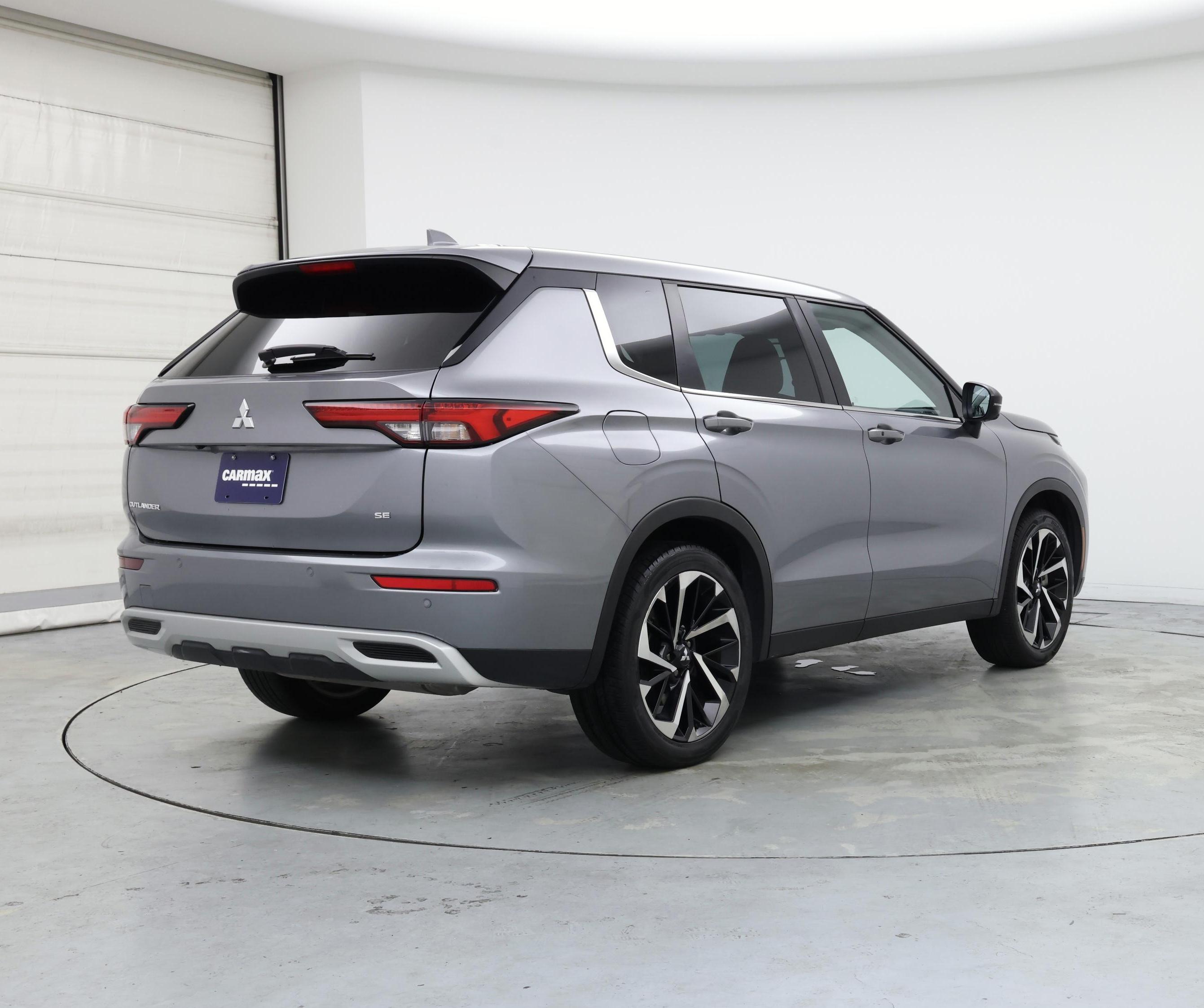 Thumbnail: 2023 Mitsubishi Outlander - 8