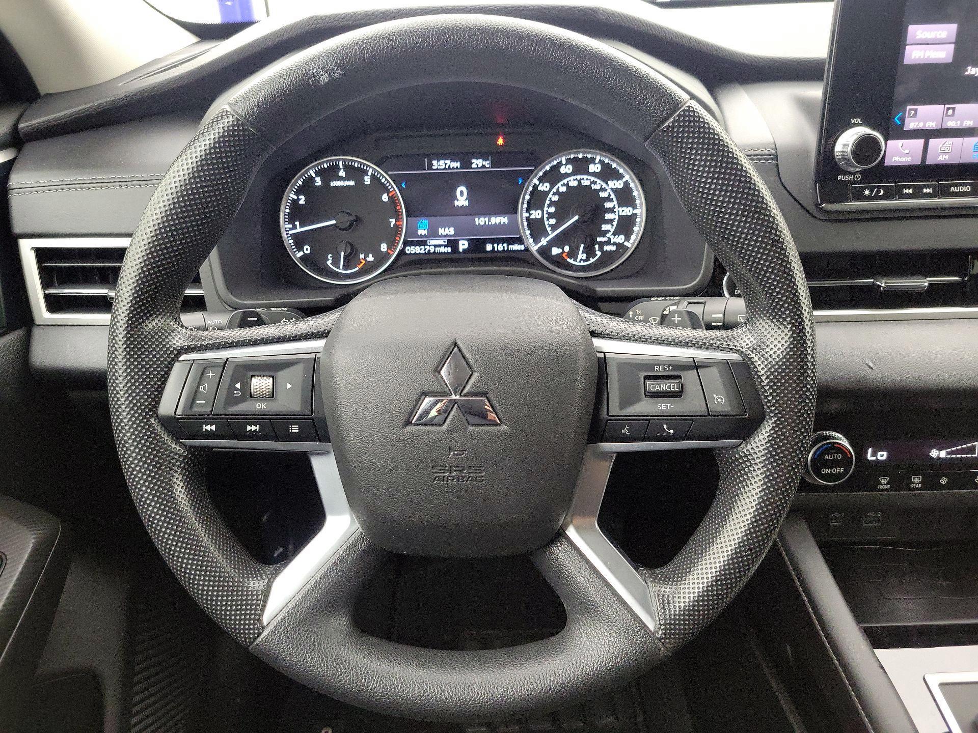 Thumbnail: 2022 Mitsubishi Outlander - 10