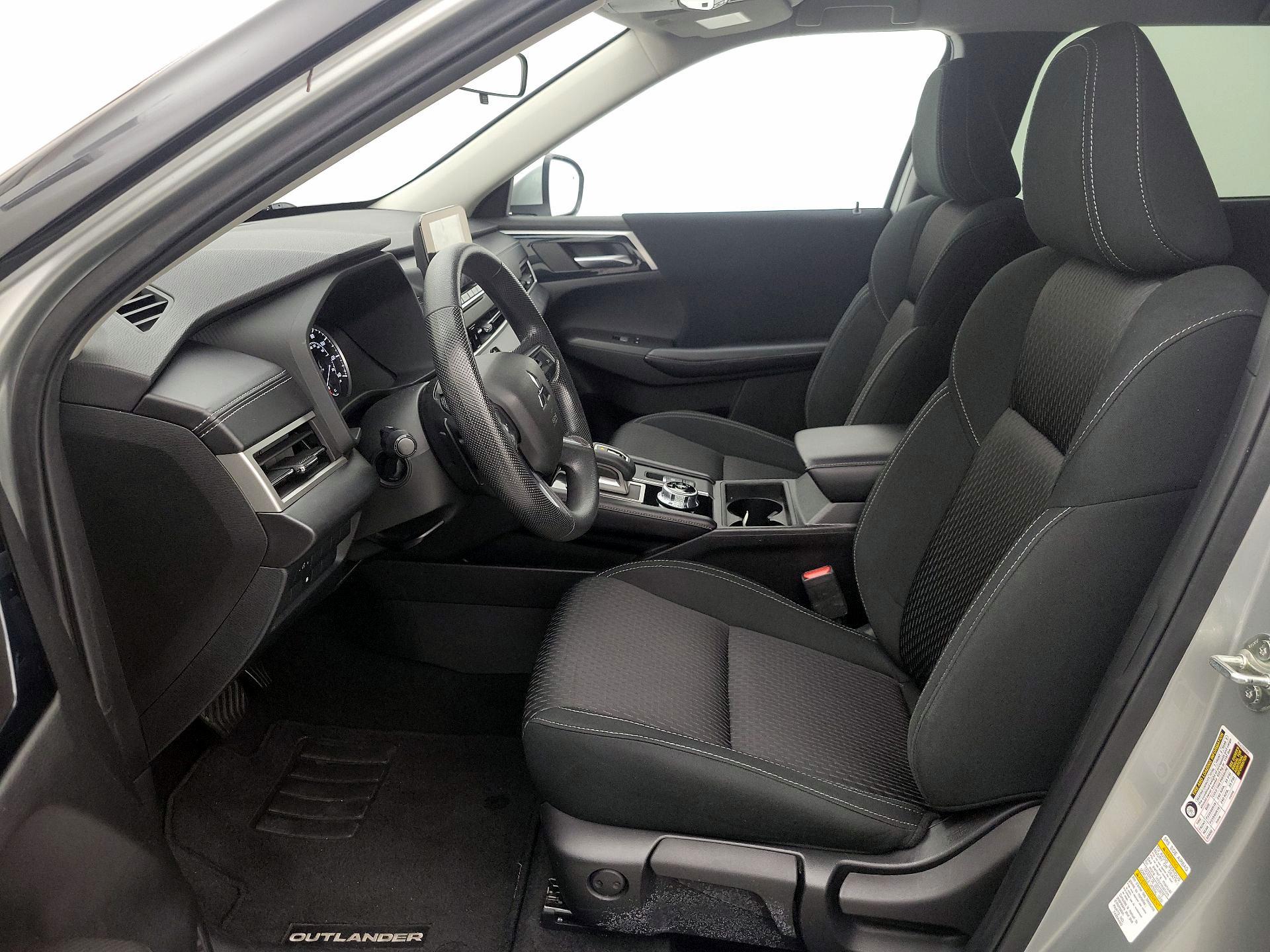 Thumbnail: 2022 Mitsubishi Outlander - 11