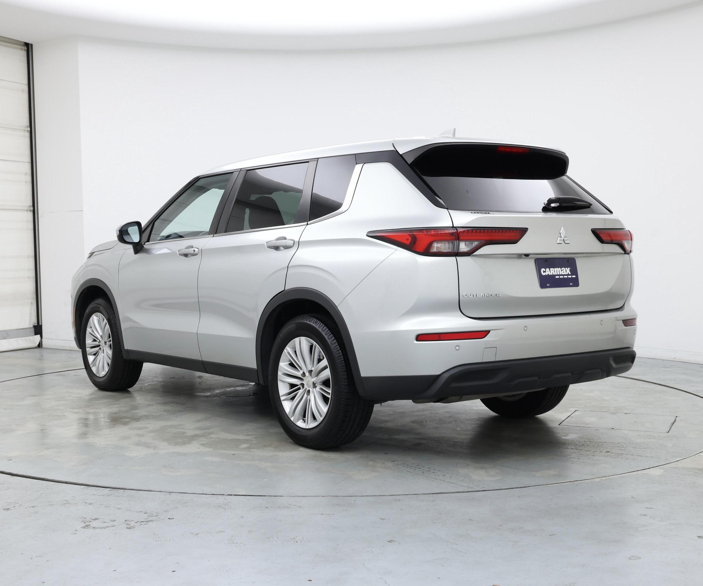 Thumbnail: 2022 Mitsubishi Outlander - 2