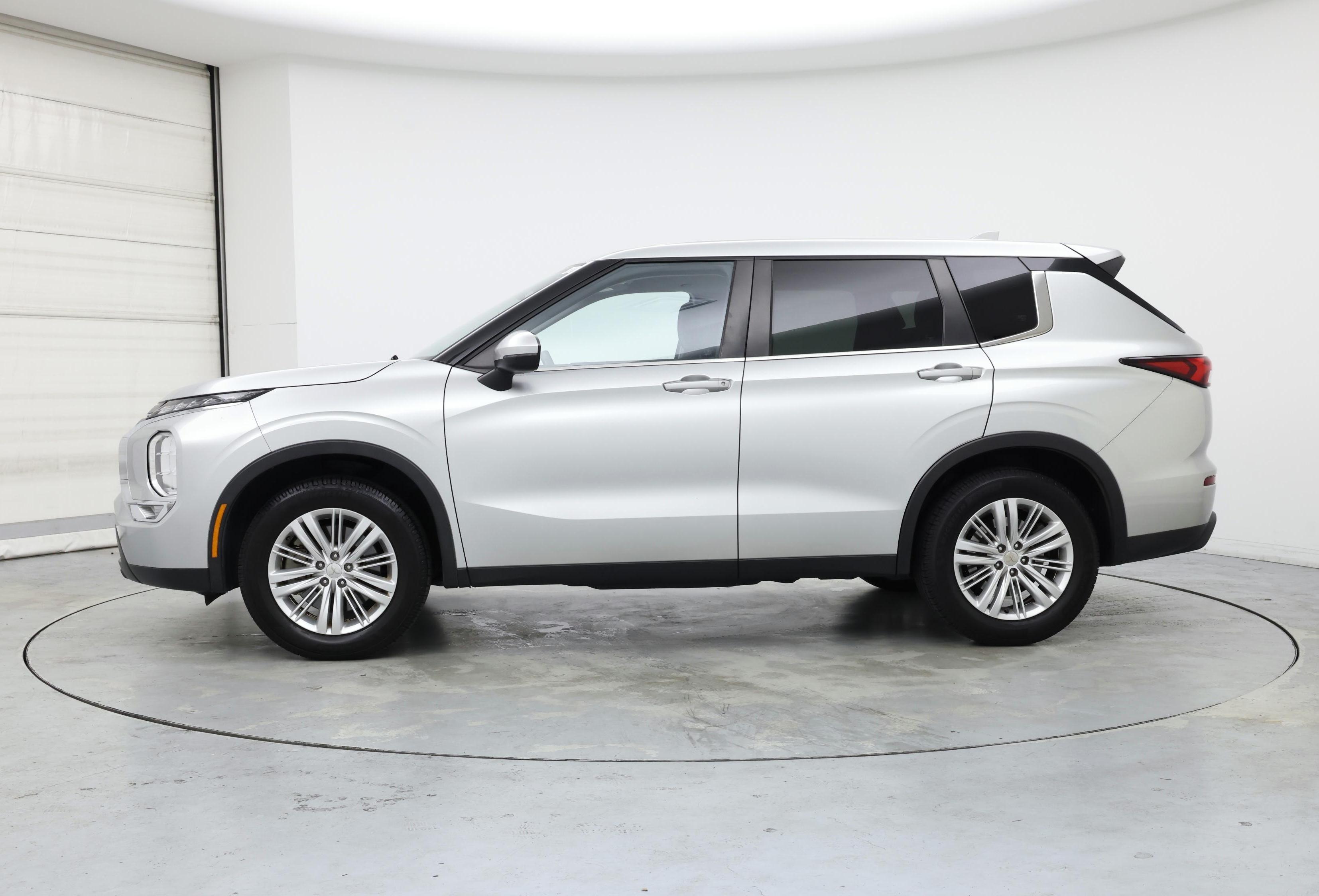 Thumbnail: 2022 Mitsubishi Outlander - 3
