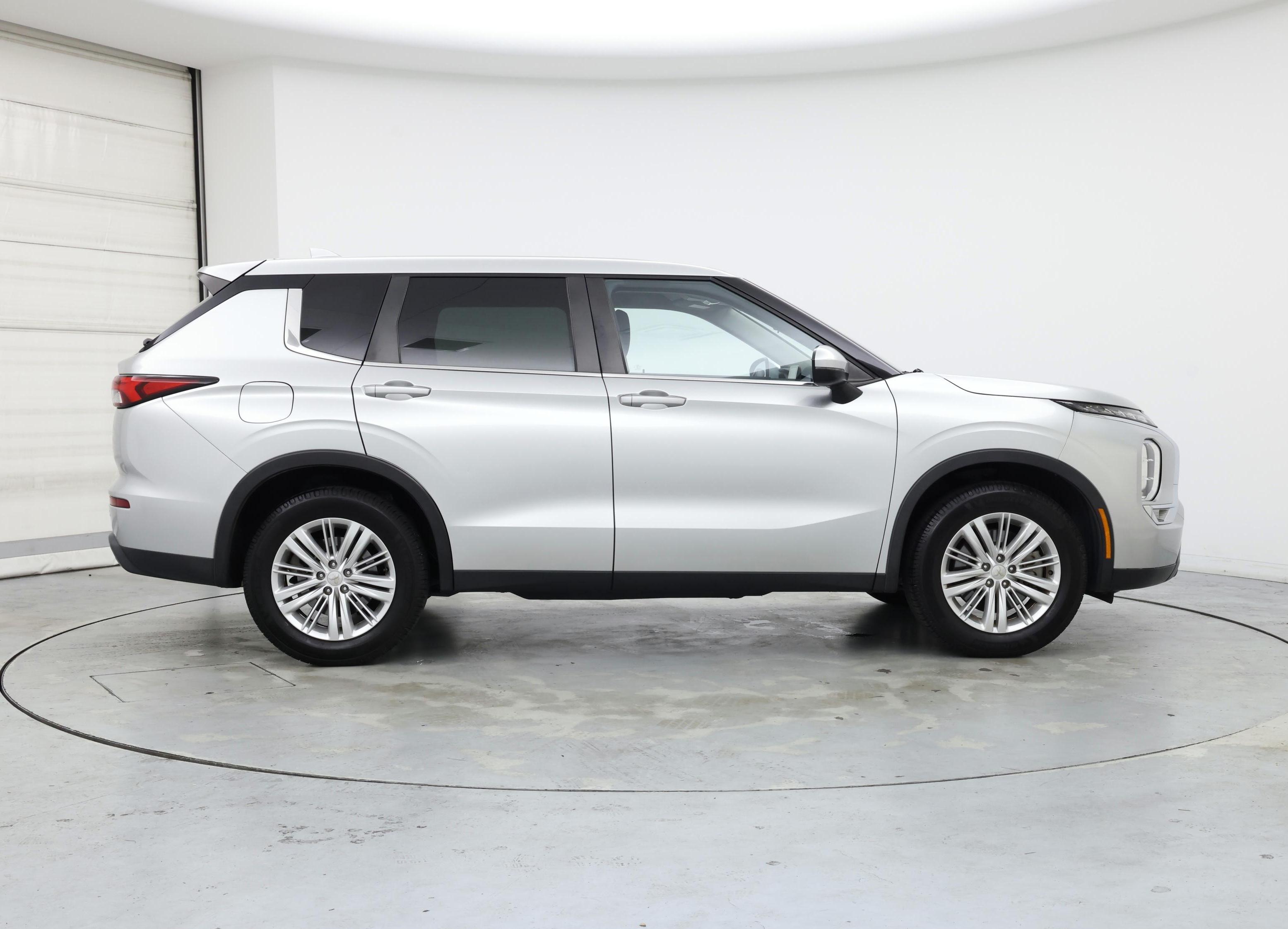 Thumbnail: 2022 Mitsubishi Outlander - 7