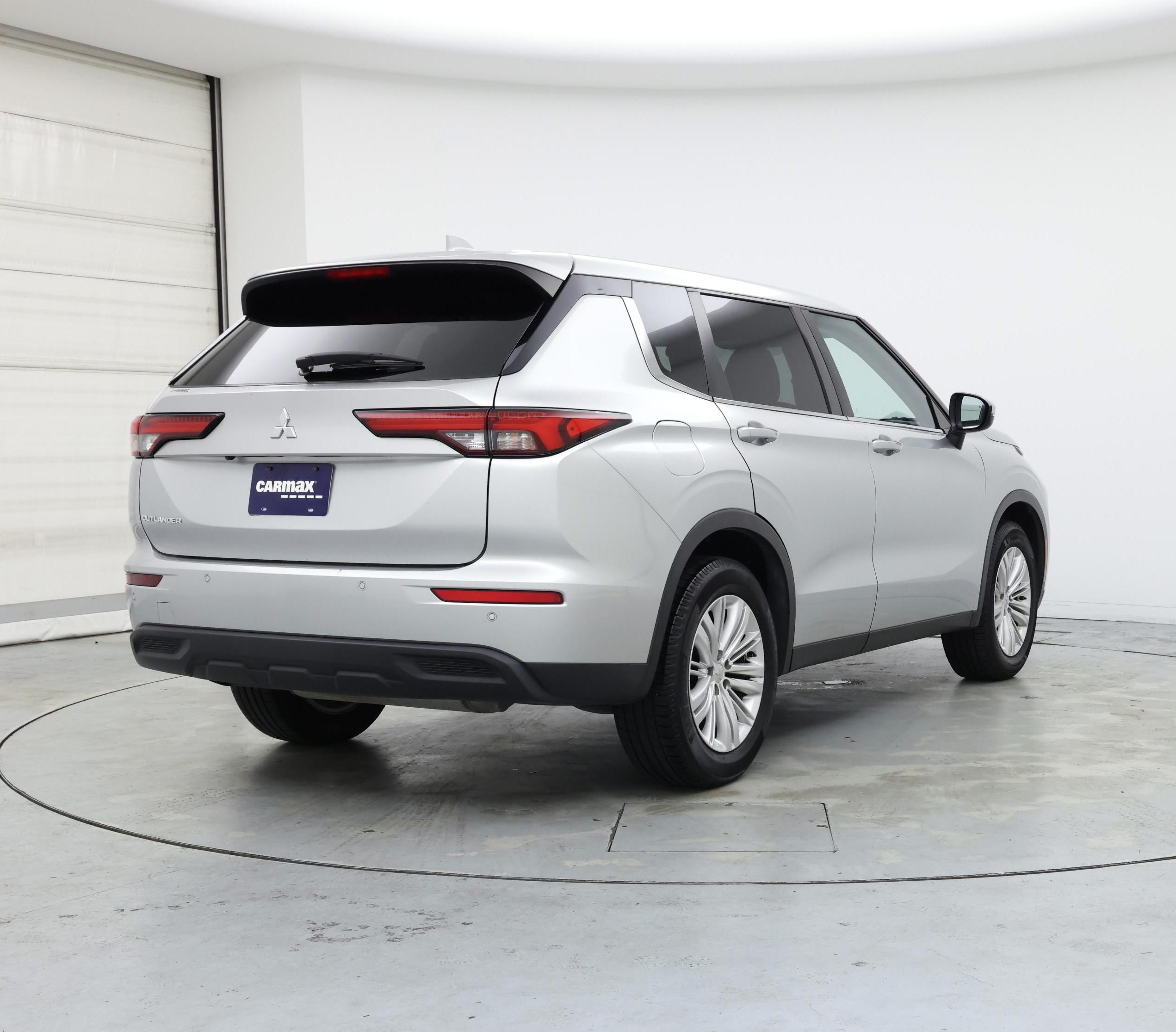 Thumbnail: 2022 Mitsubishi Outlander - 8