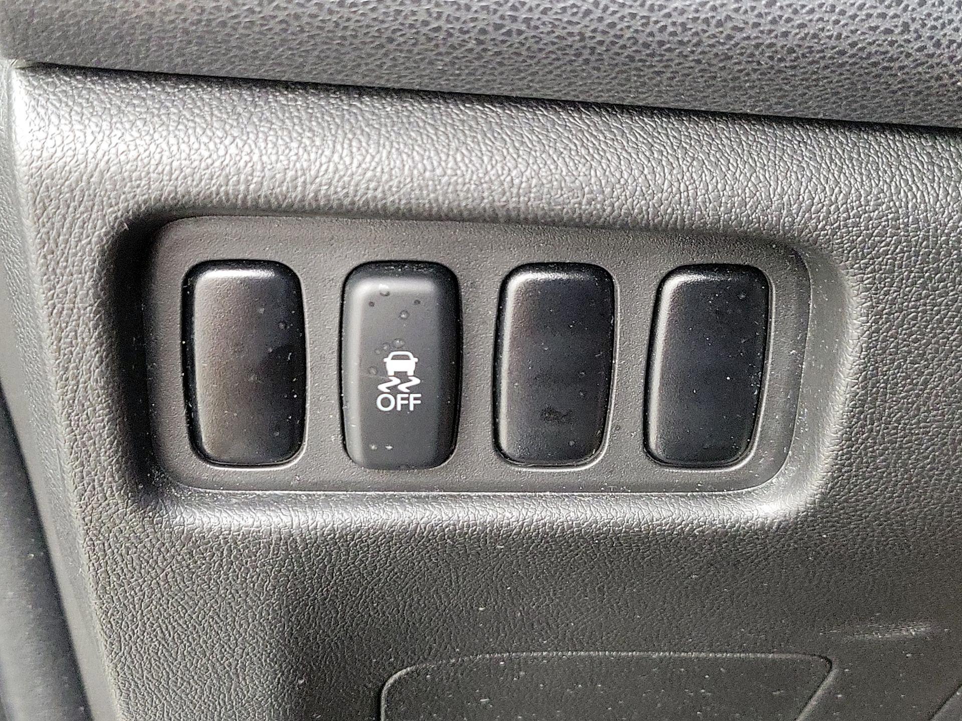 Thumbnail: 2016 Mitsubishi Outlander Sport - 13