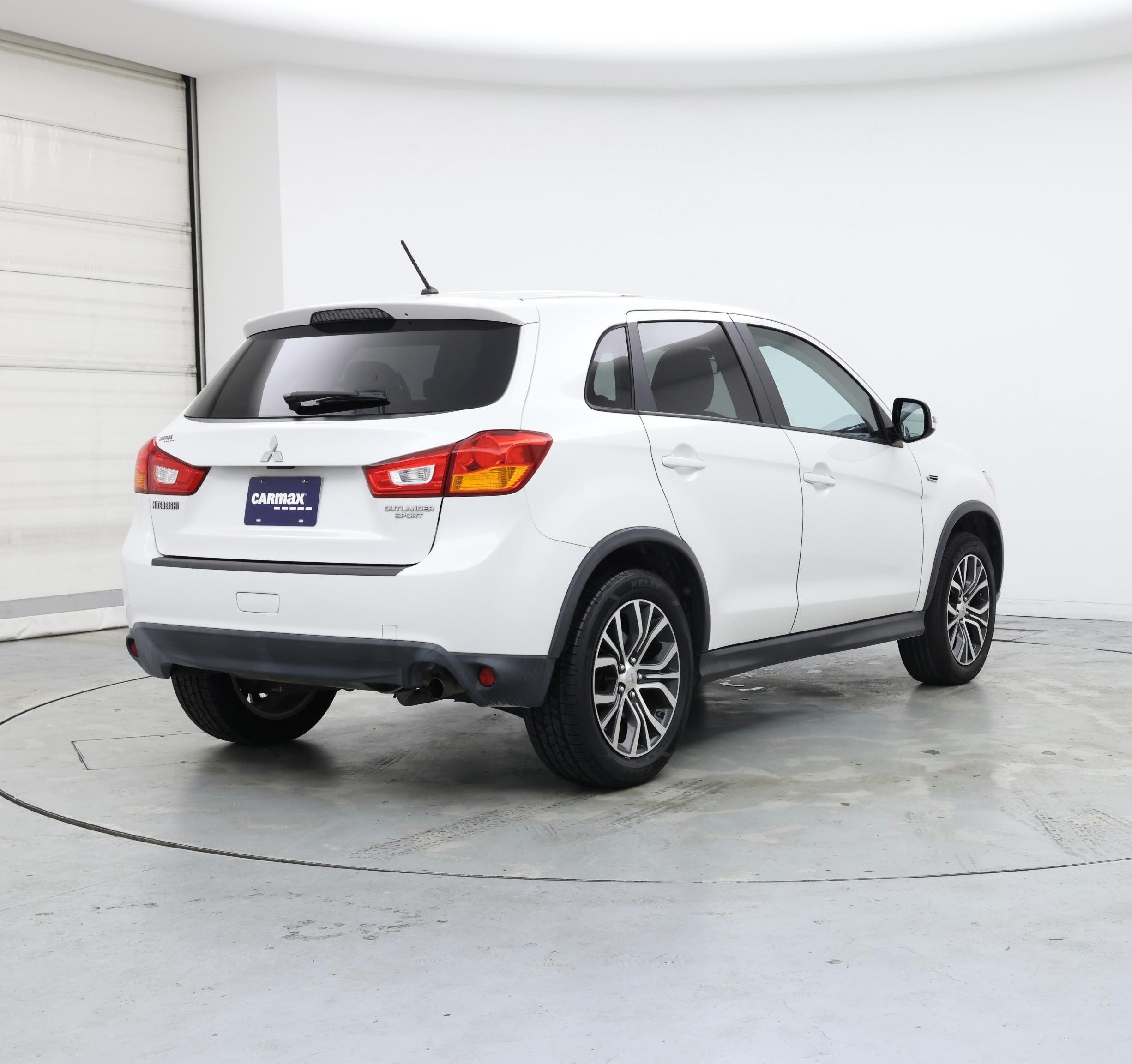 Thumbnail: 2016 Mitsubishi Outlander Sport - 8