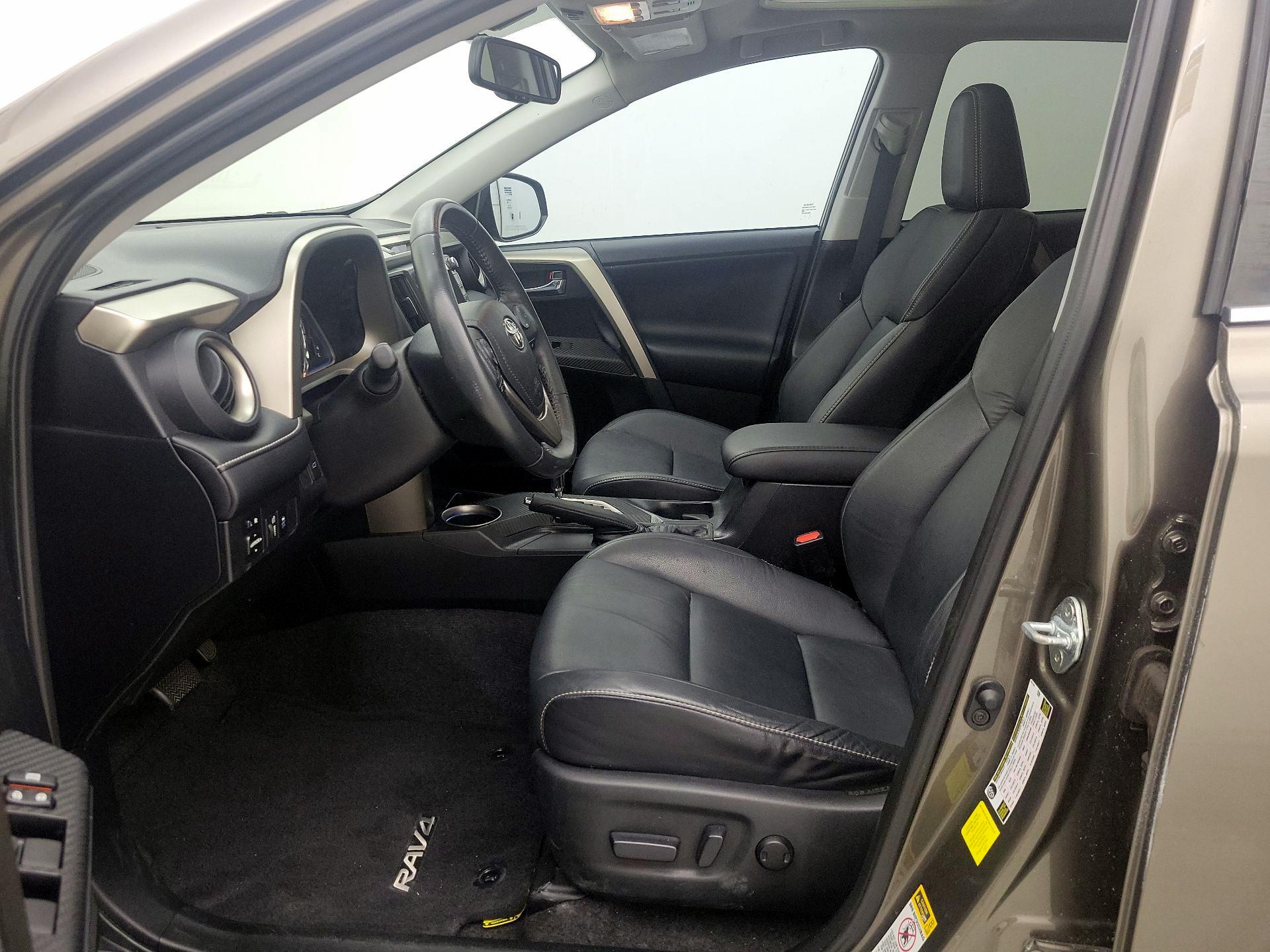 Thumbnail: 2015 Toyota RAV4 - 11