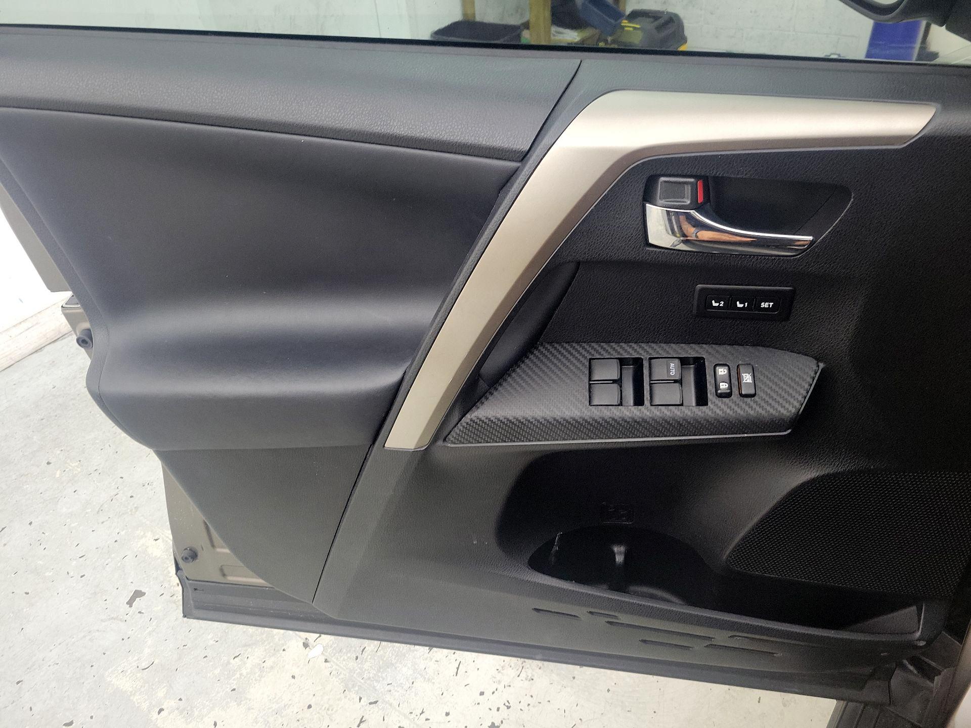 Thumbnail: 2015 Toyota RAV4 - 12