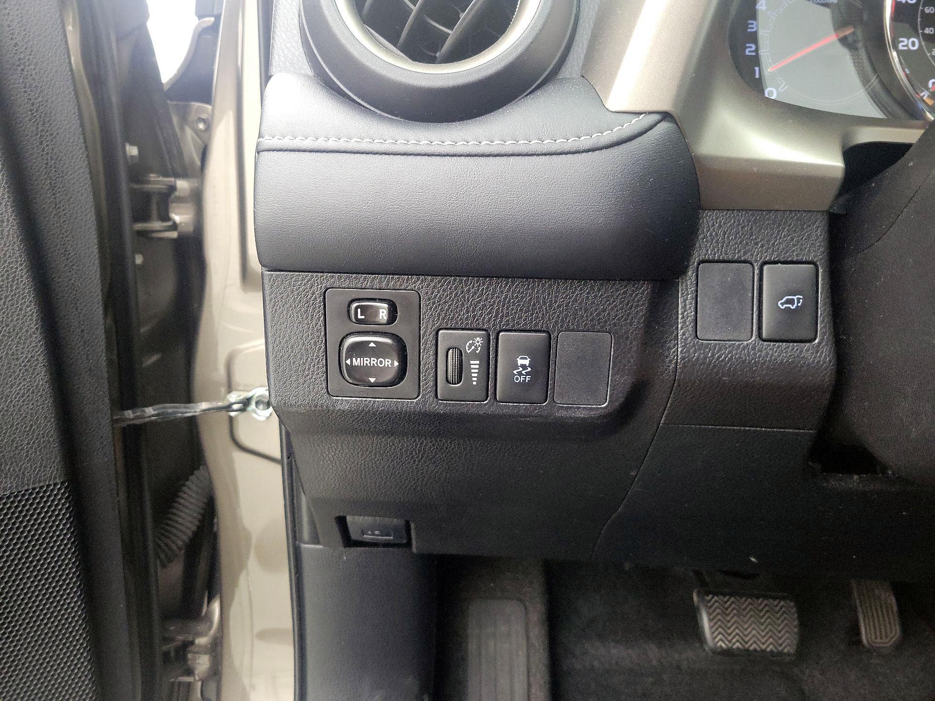 Thumbnail: 2015 Toyota RAV4 - 13