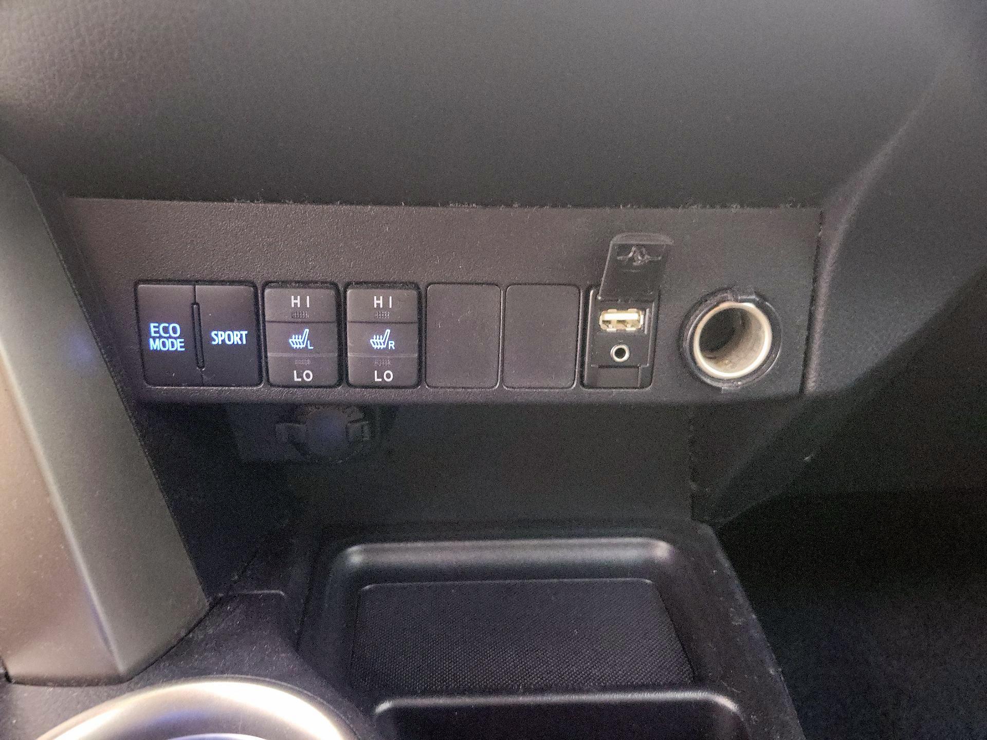 Thumbnail: 2015 Toyota RAV4 - 19