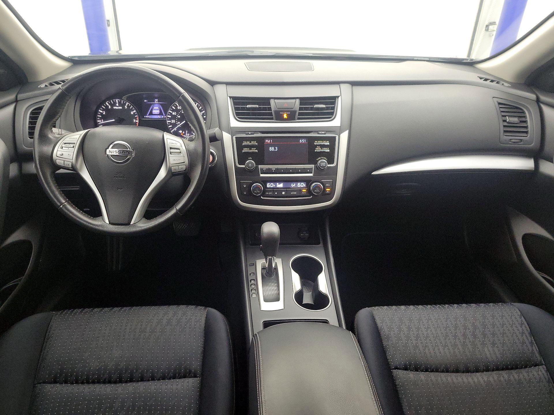 Thumbnail: 2017 Nissan Altima - 9