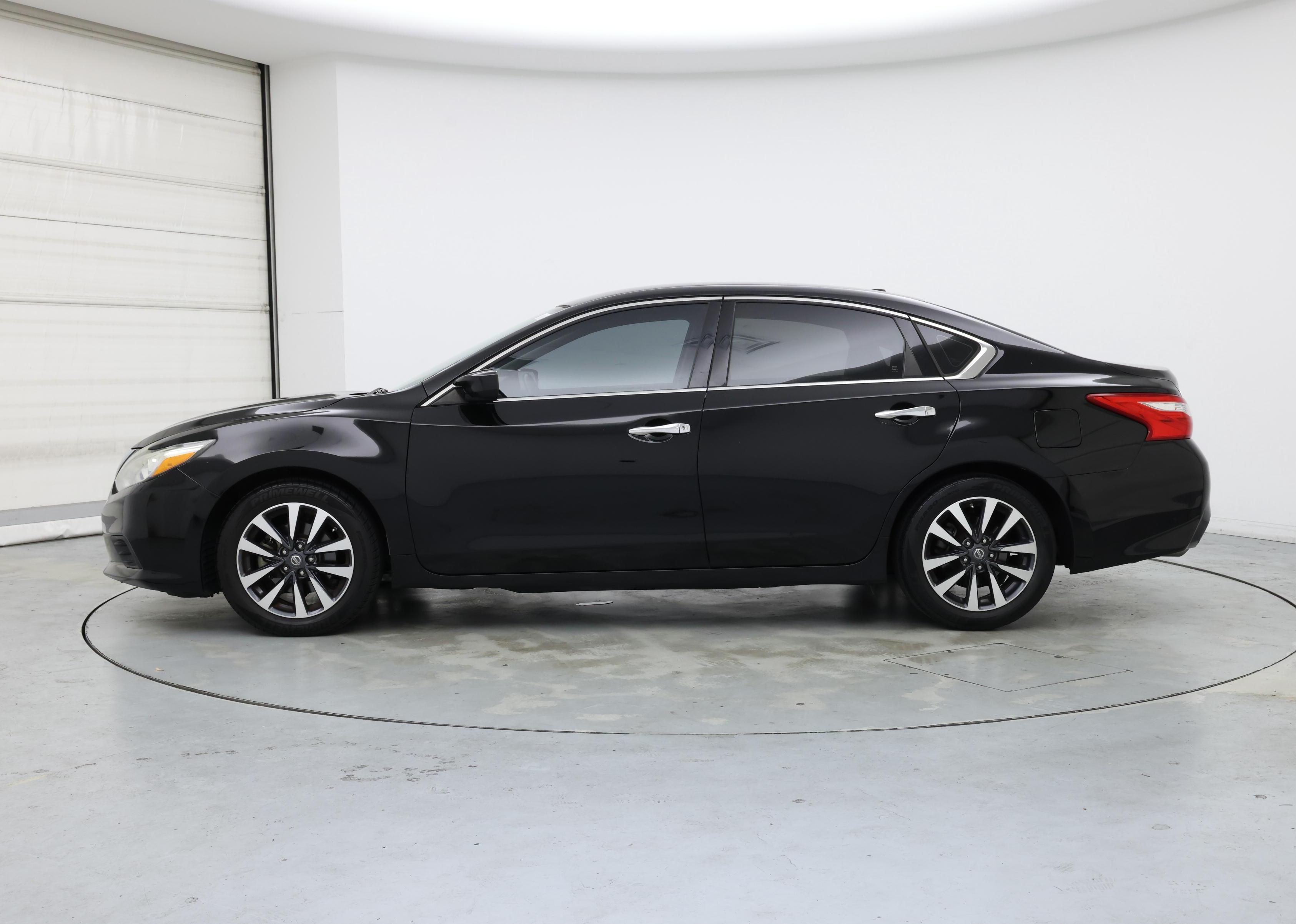 Thumbnail: 2017 Nissan Altima - 3