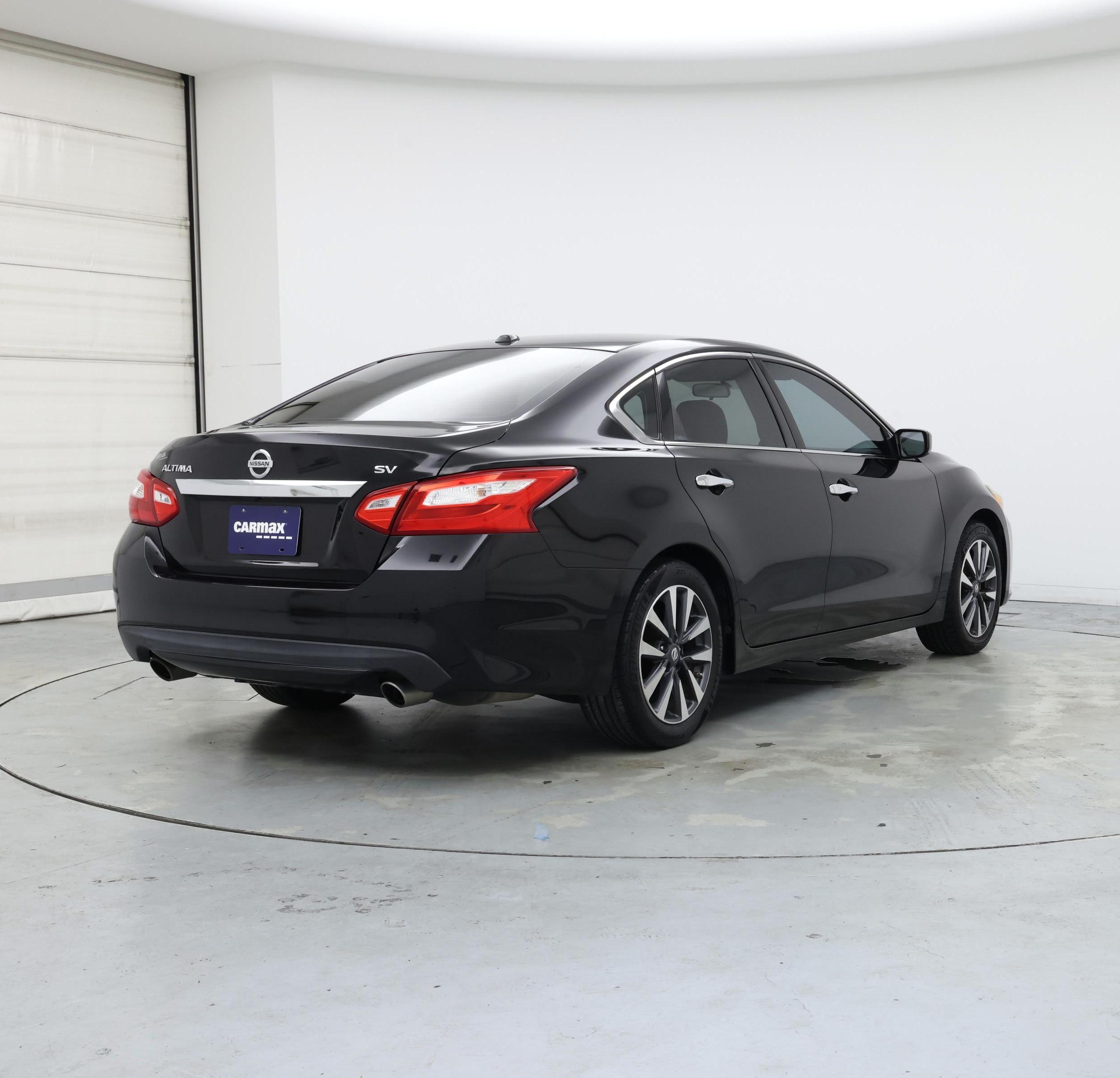 Thumbnail: 2017 Nissan Altima - 8