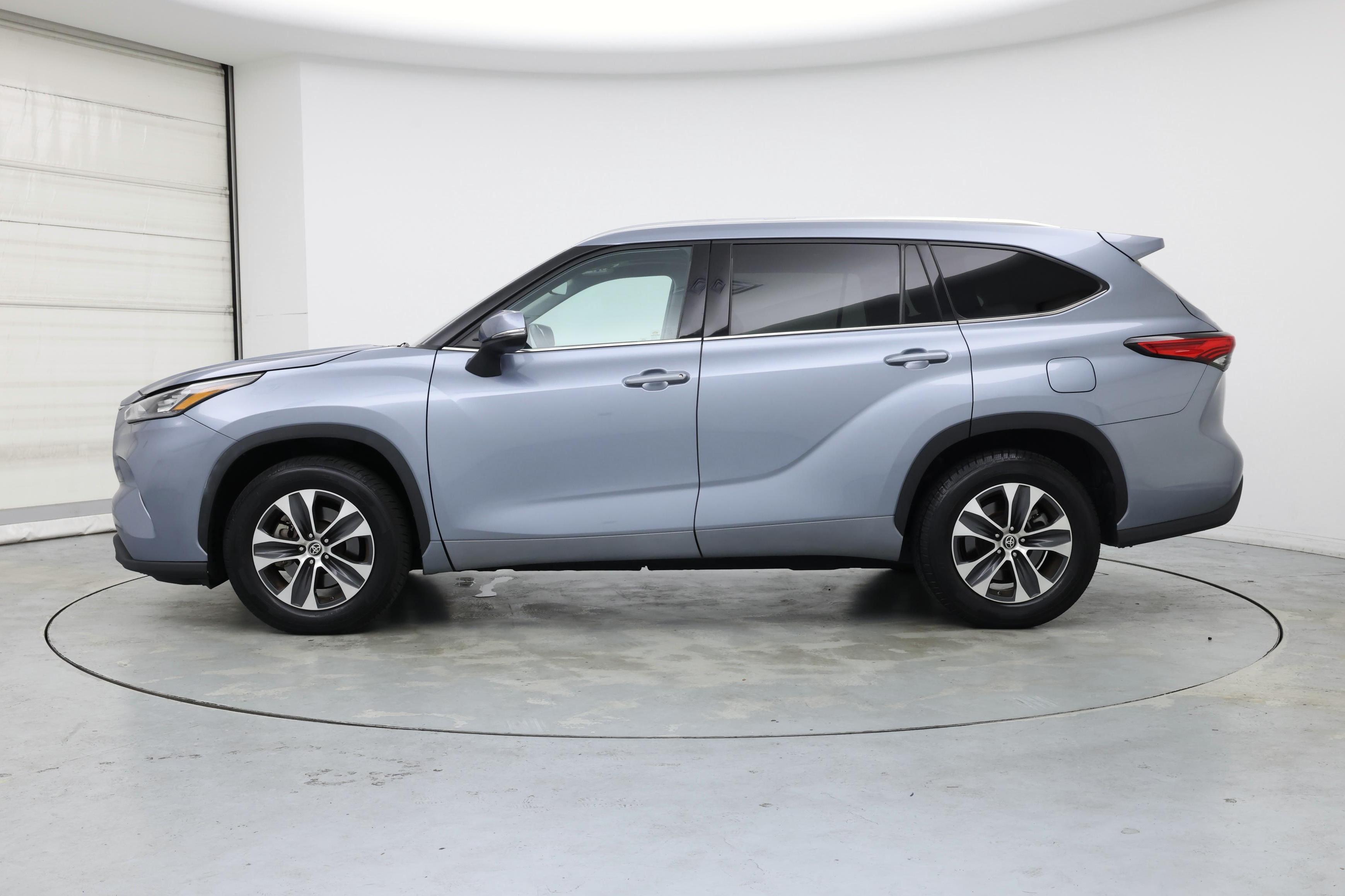 Thumbnail: 2020 Toyota Highlander - 3