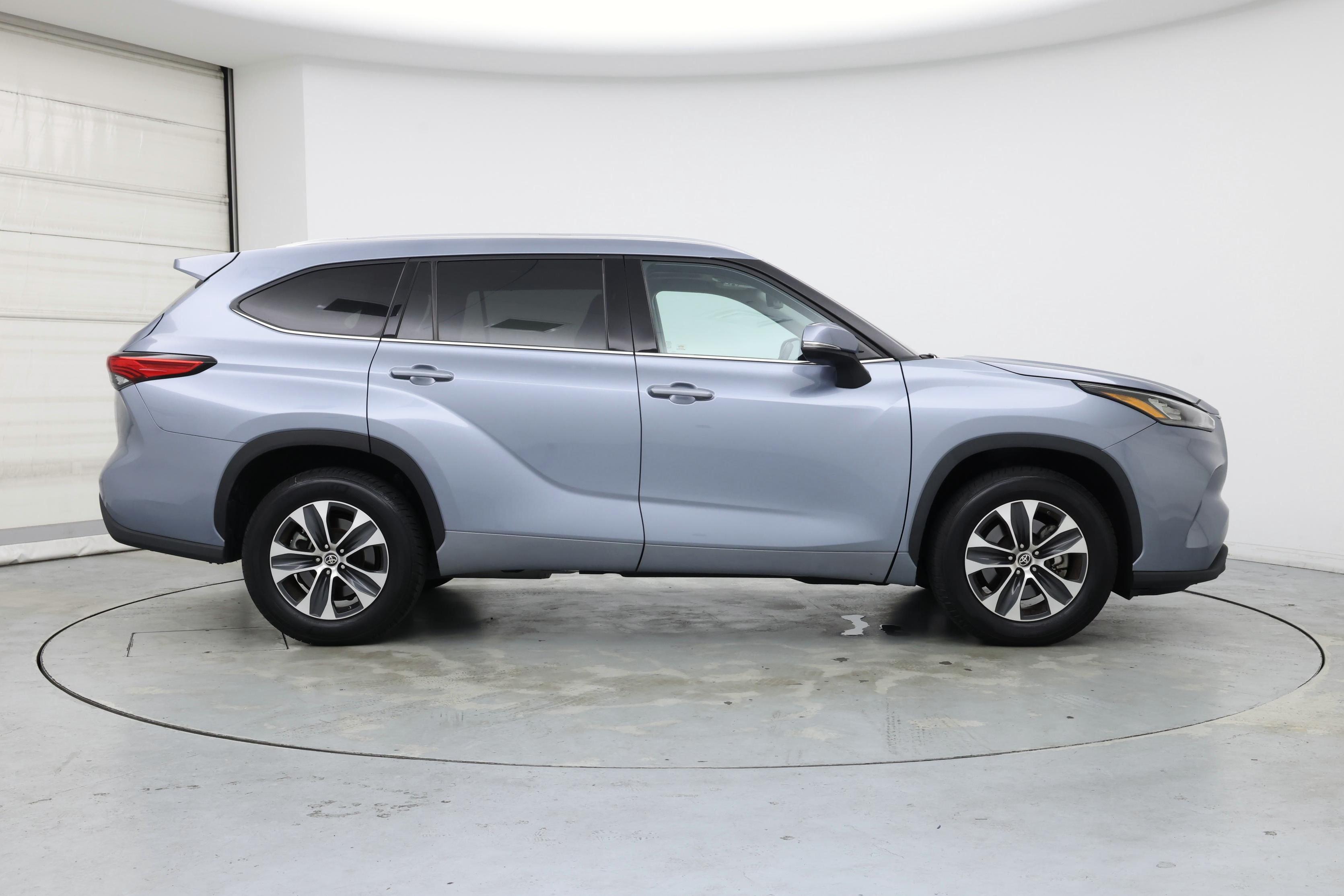 Thumbnail: 2020 Toyota Highlander - 7