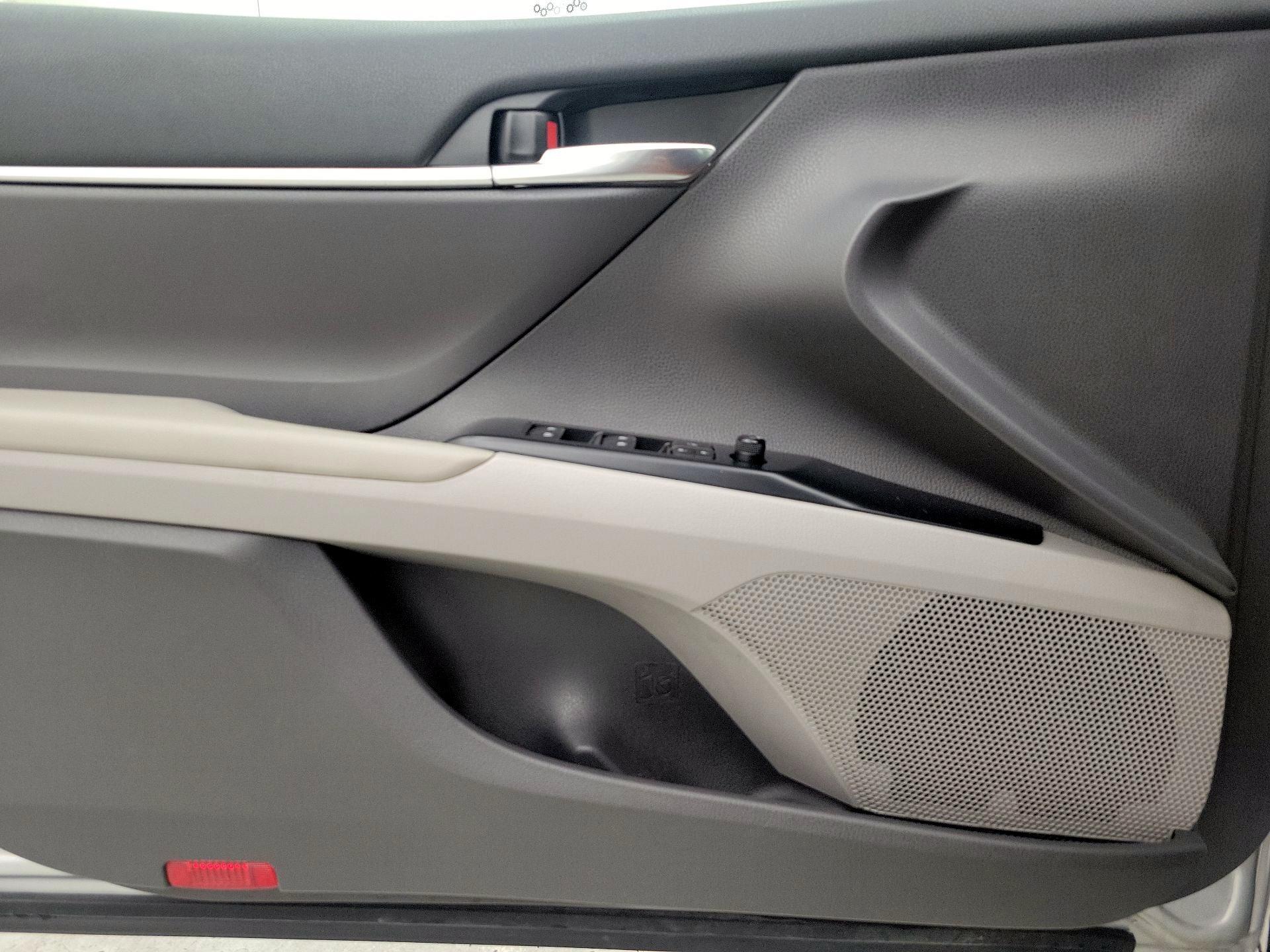 Thumbnail: 2020 Toyota Camry - 12