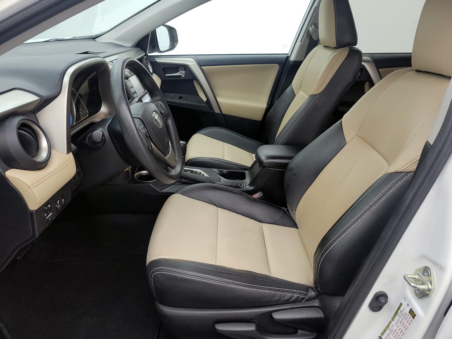 Thumbnail: 2015 Toyota RAV4 - 11