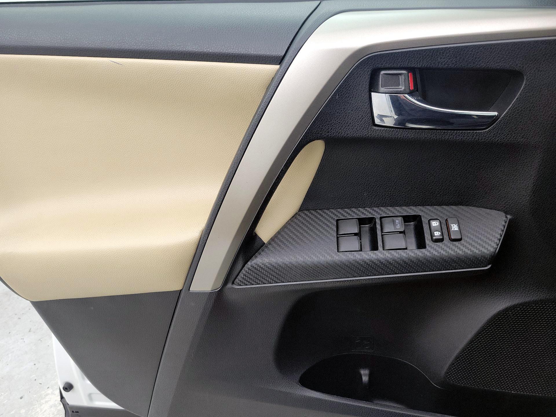 Thumbnail: 2015 Toyota RAV4 - 12