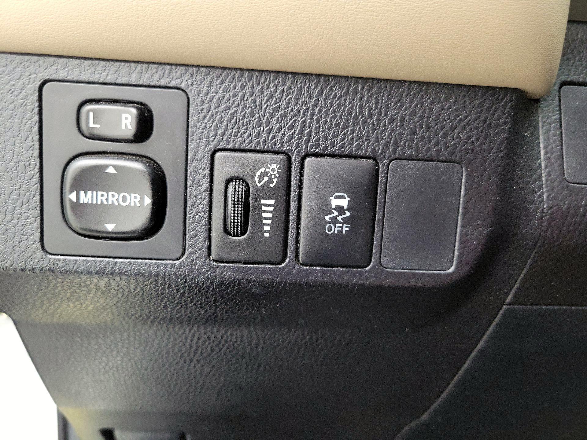 Thumbnail: 2015 Toyota RAV4 - 13