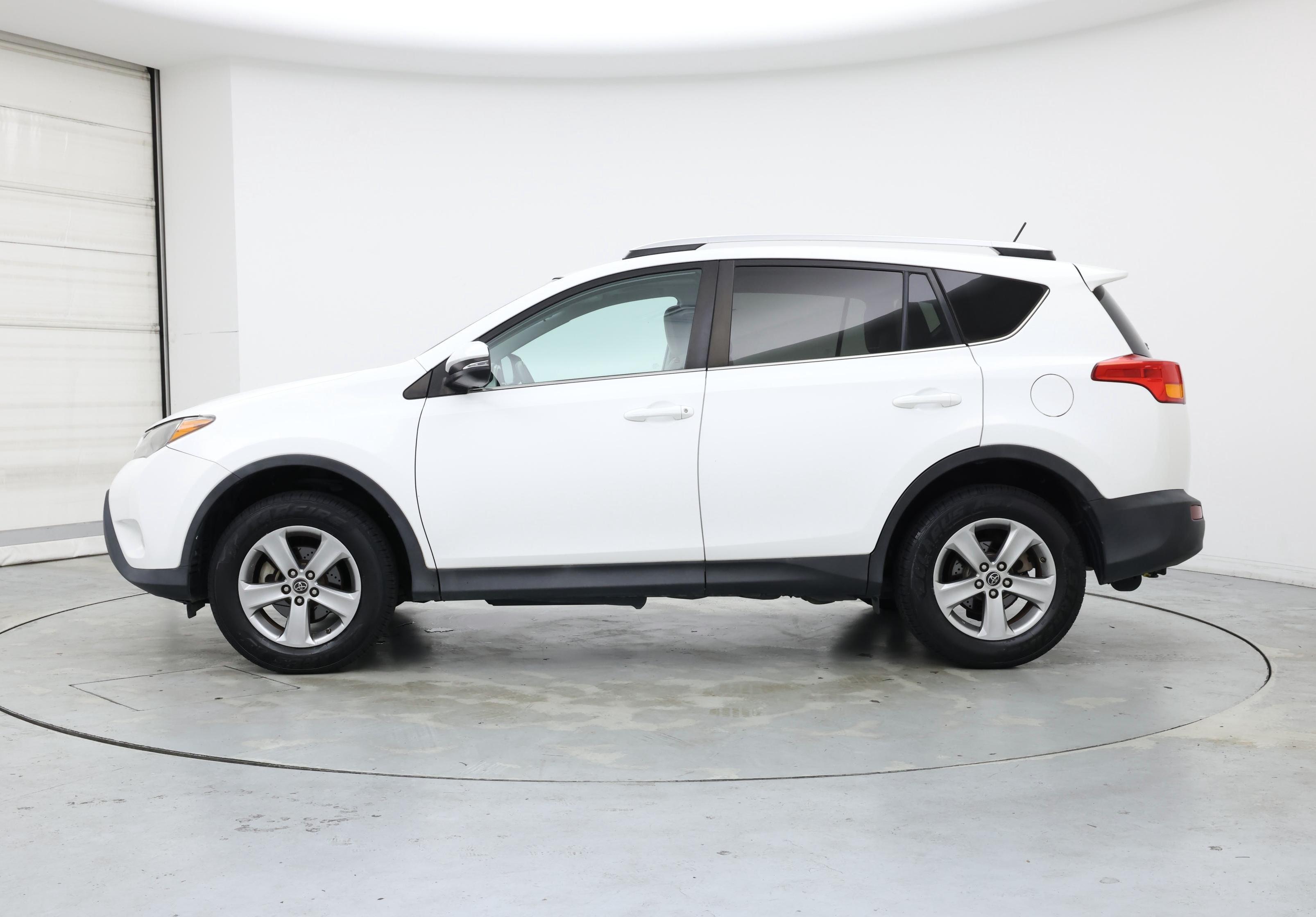 Thumbnail: 2015 Toyota RAV4 - 3