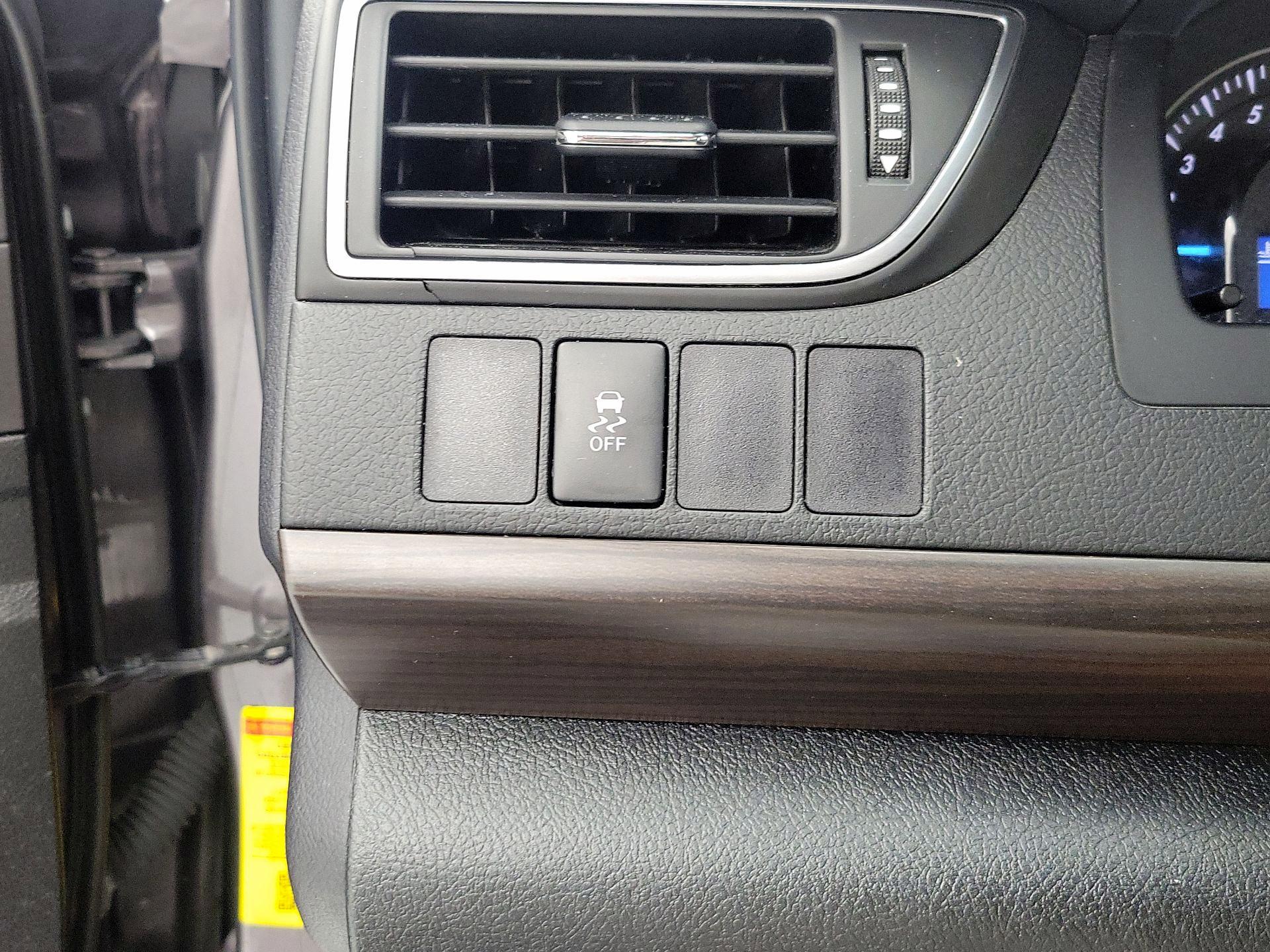 Thumbnail: 2015 Toyota Camry - 13