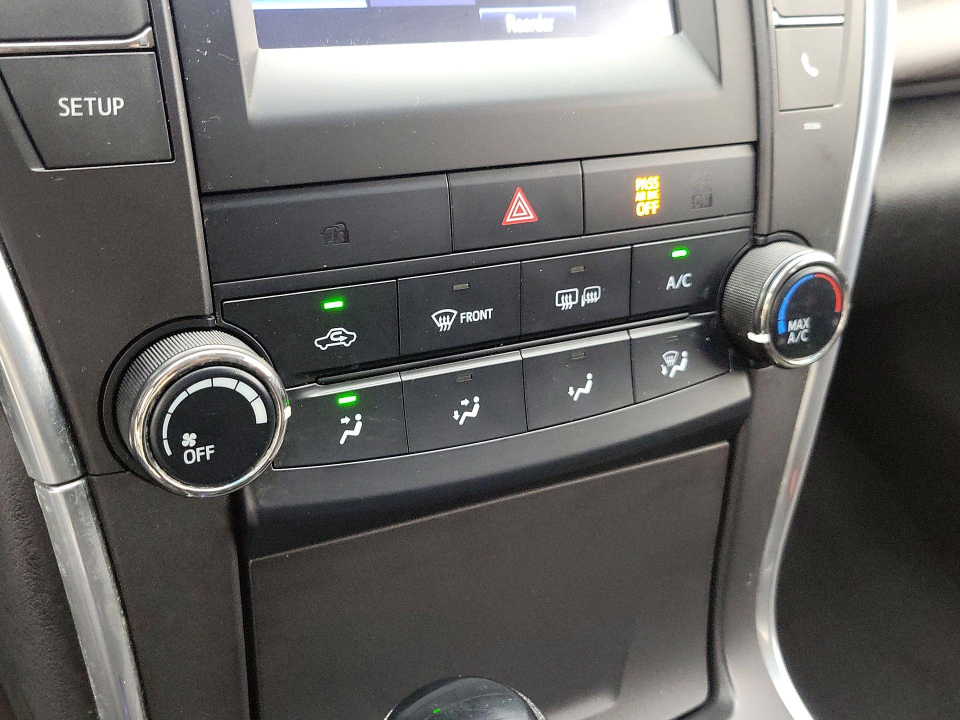 Thumbnail: 2015 Toyota Camry - 16