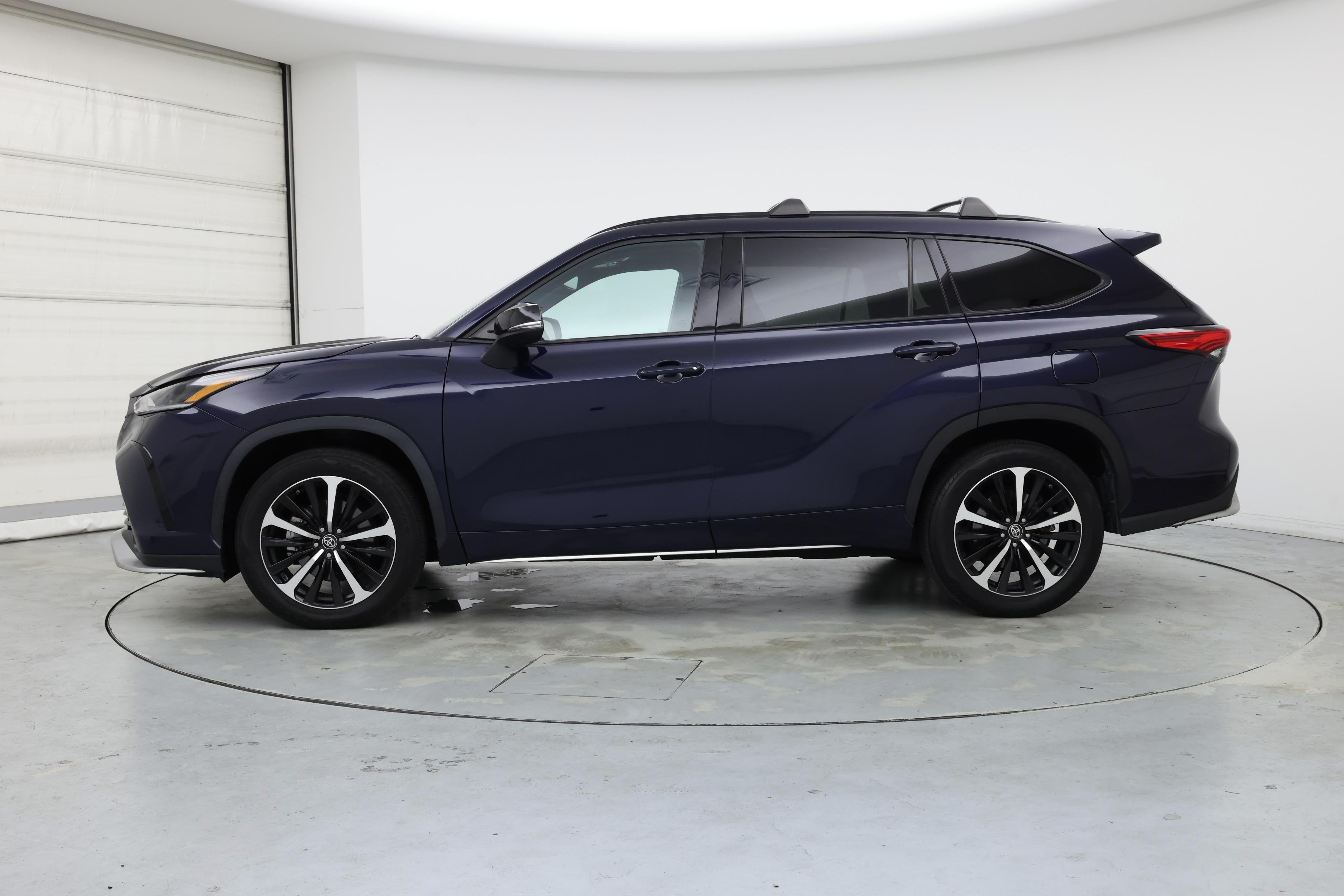 Thumbnail: 2021 Toyota Highlander - 3