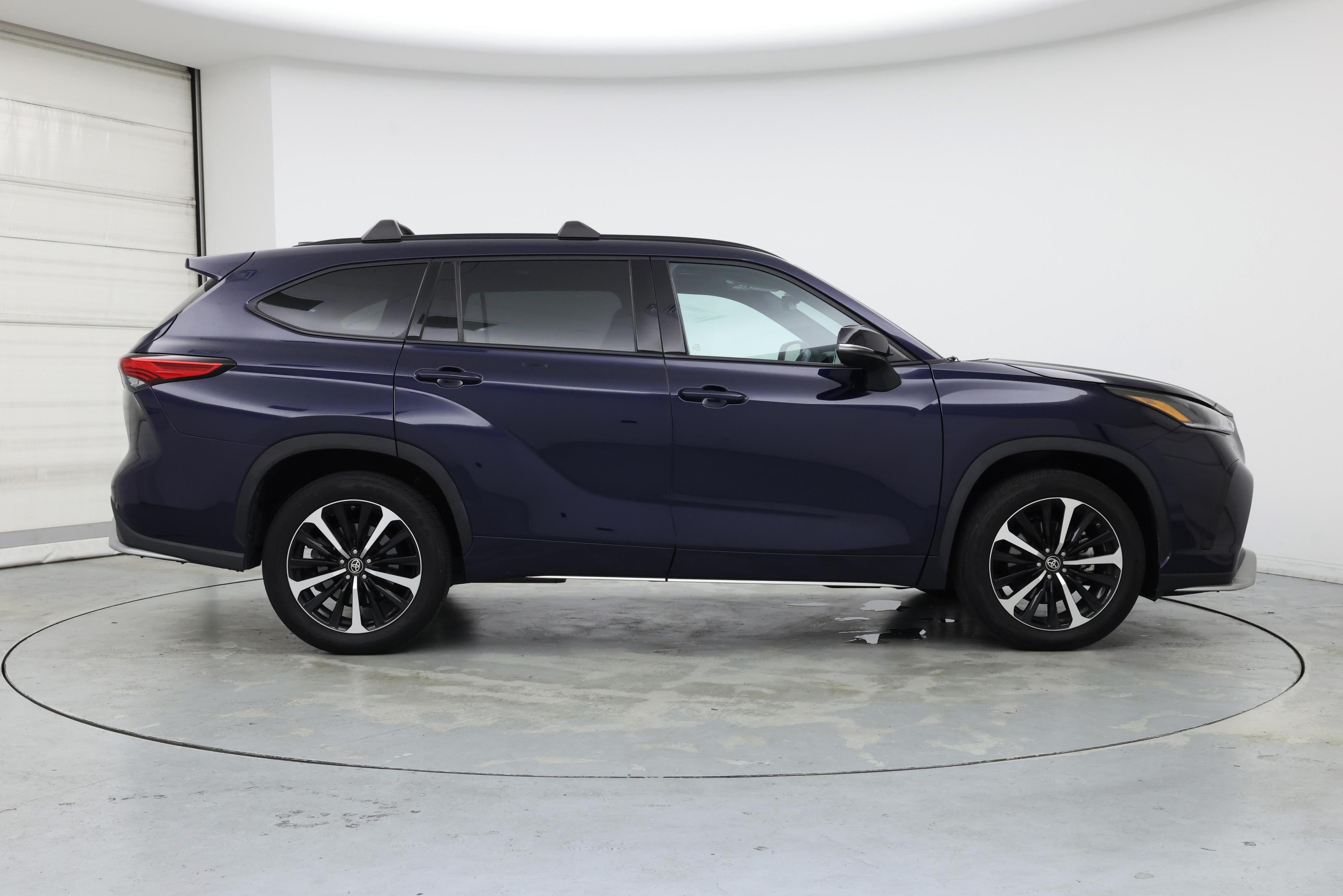 Thumbnail: 2021 Toyota Highlander - 7