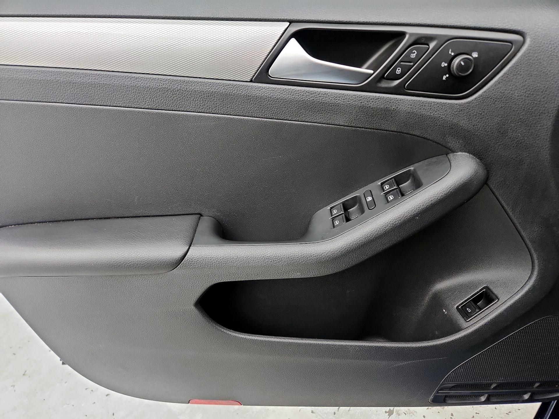 Thumbnail: 2016 Volkswagen Jetta - 12