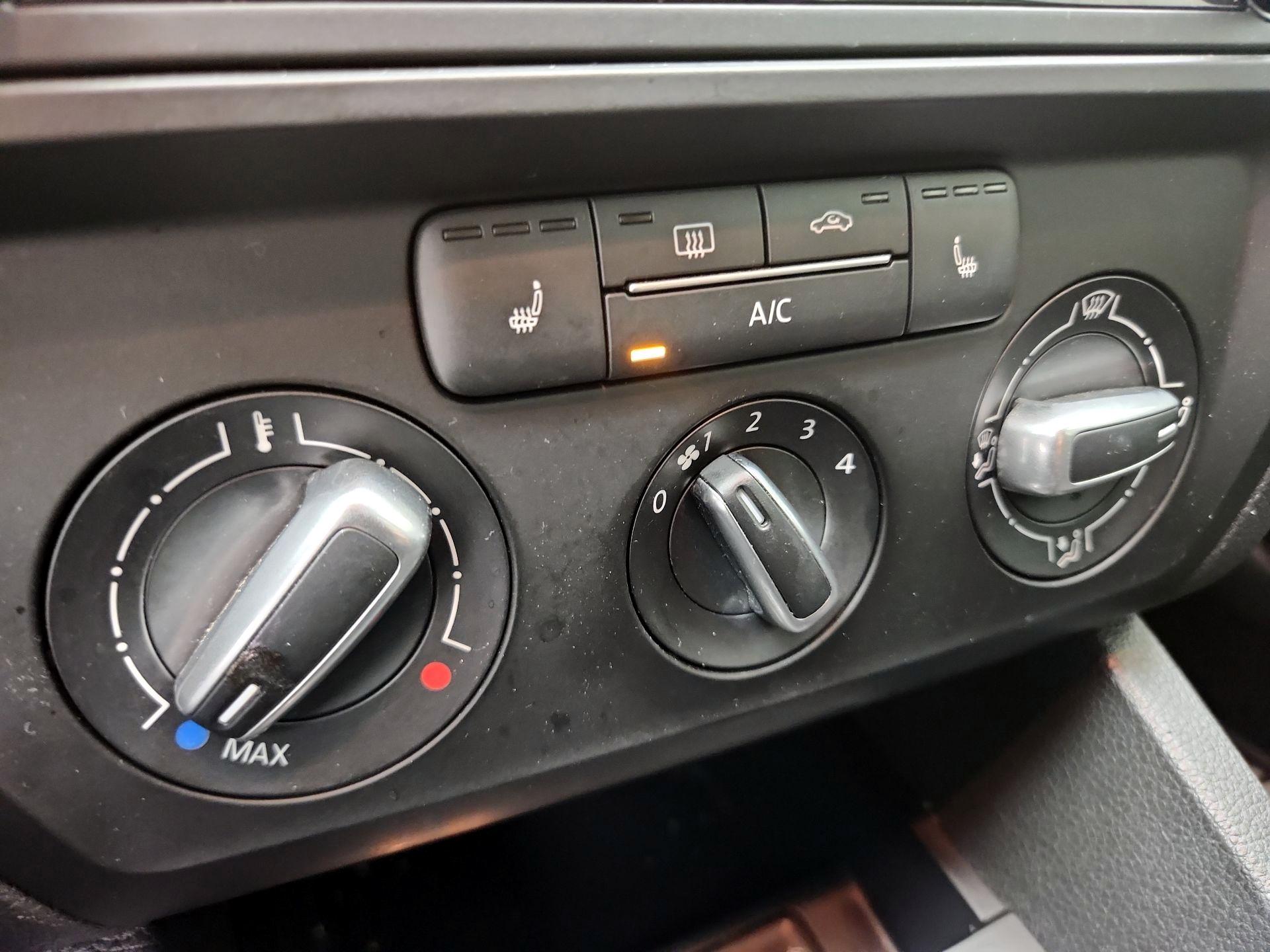 Thumbnail: 2016 Volkswagen Jetta - 16