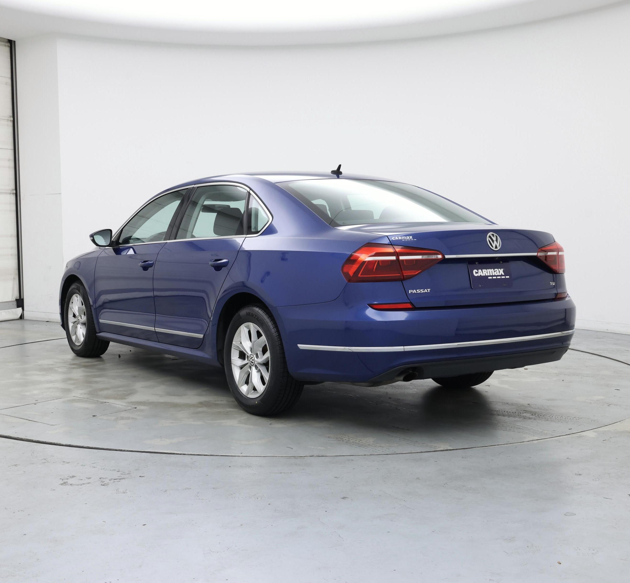 Thumbnail: 2017 Volkswagen Passat - 2
