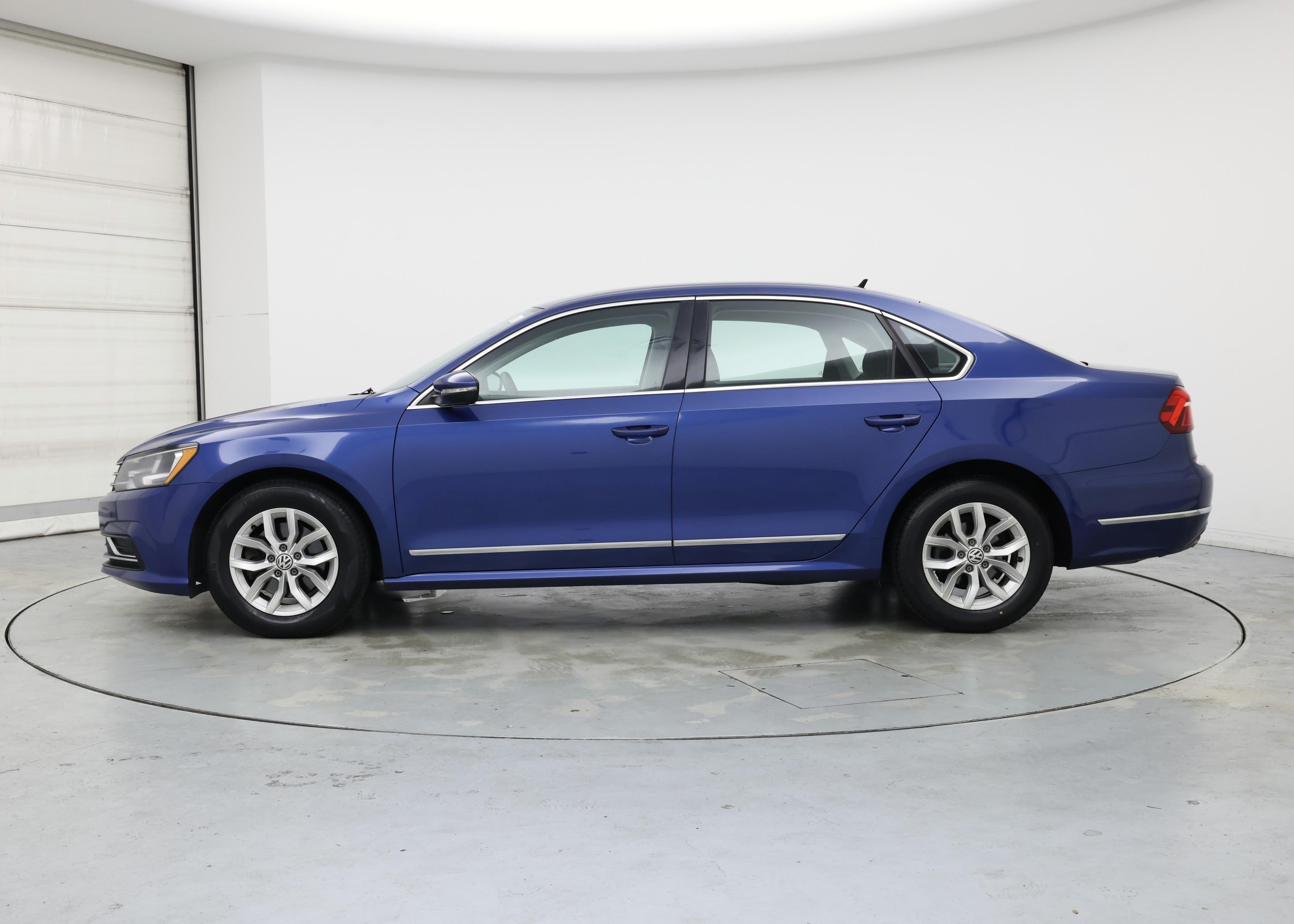 Thumbnail: 2017 Volkswagen Passat - 3