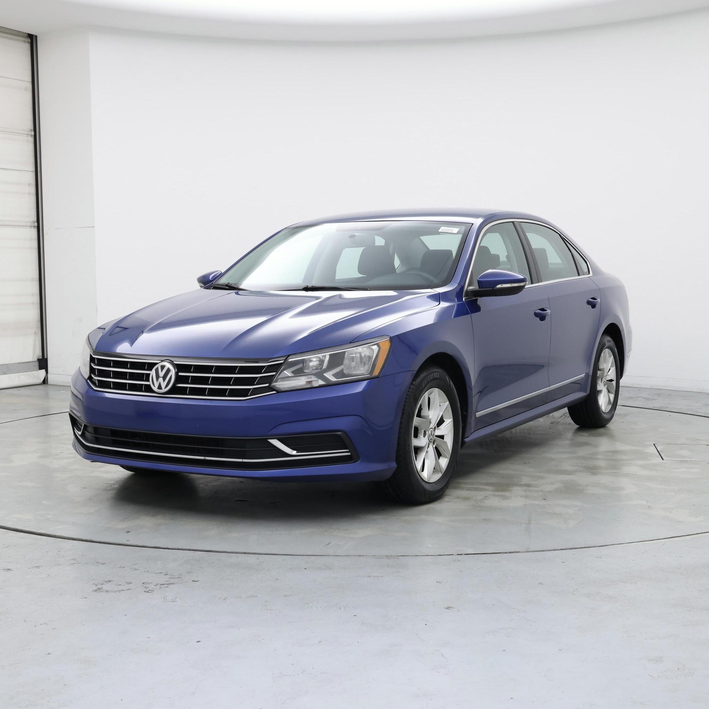 Thumbnail: 2017 Volkswagen Passat - 4