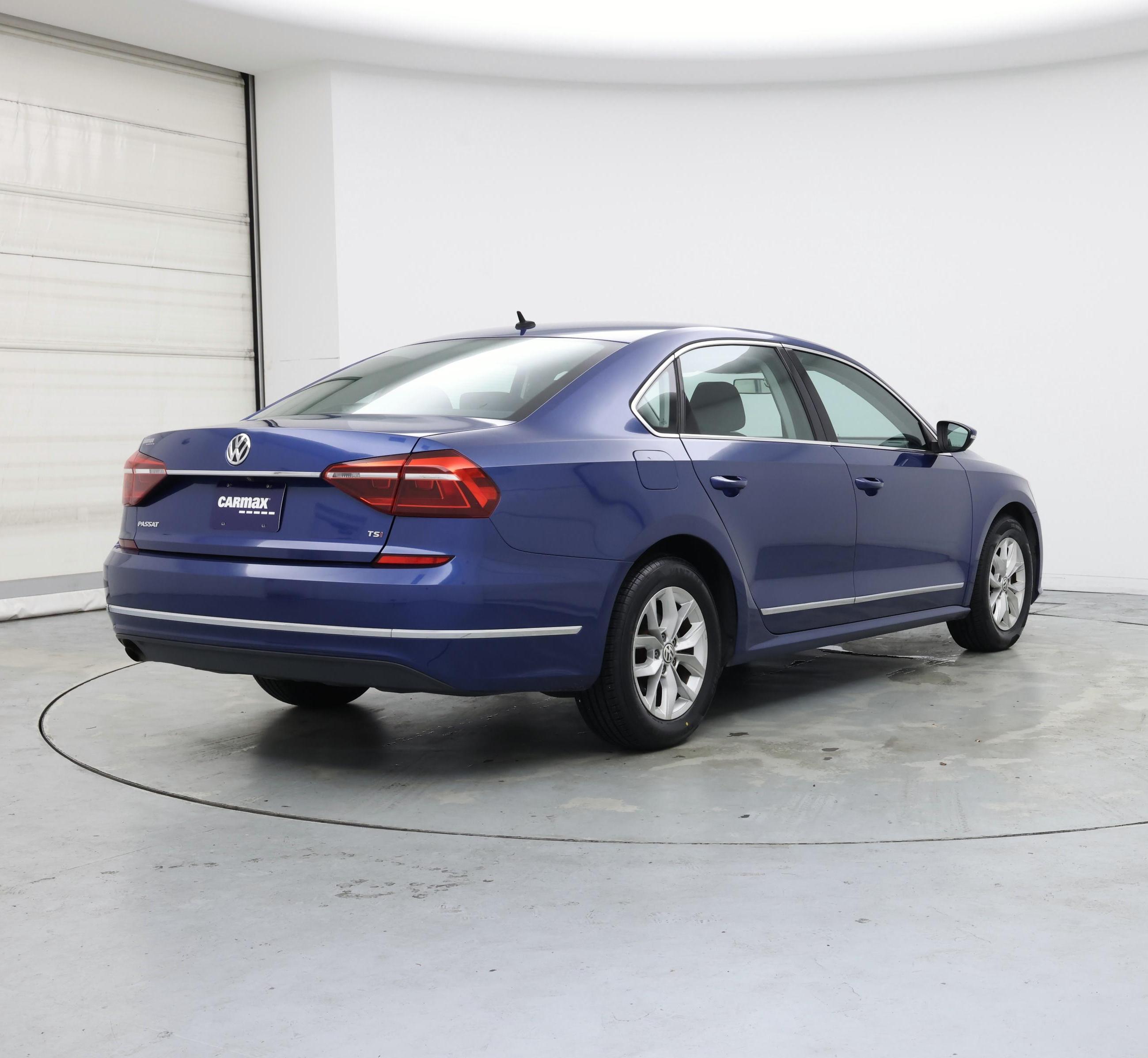Thumbnail: 2017 Volkswagen Passat - 8