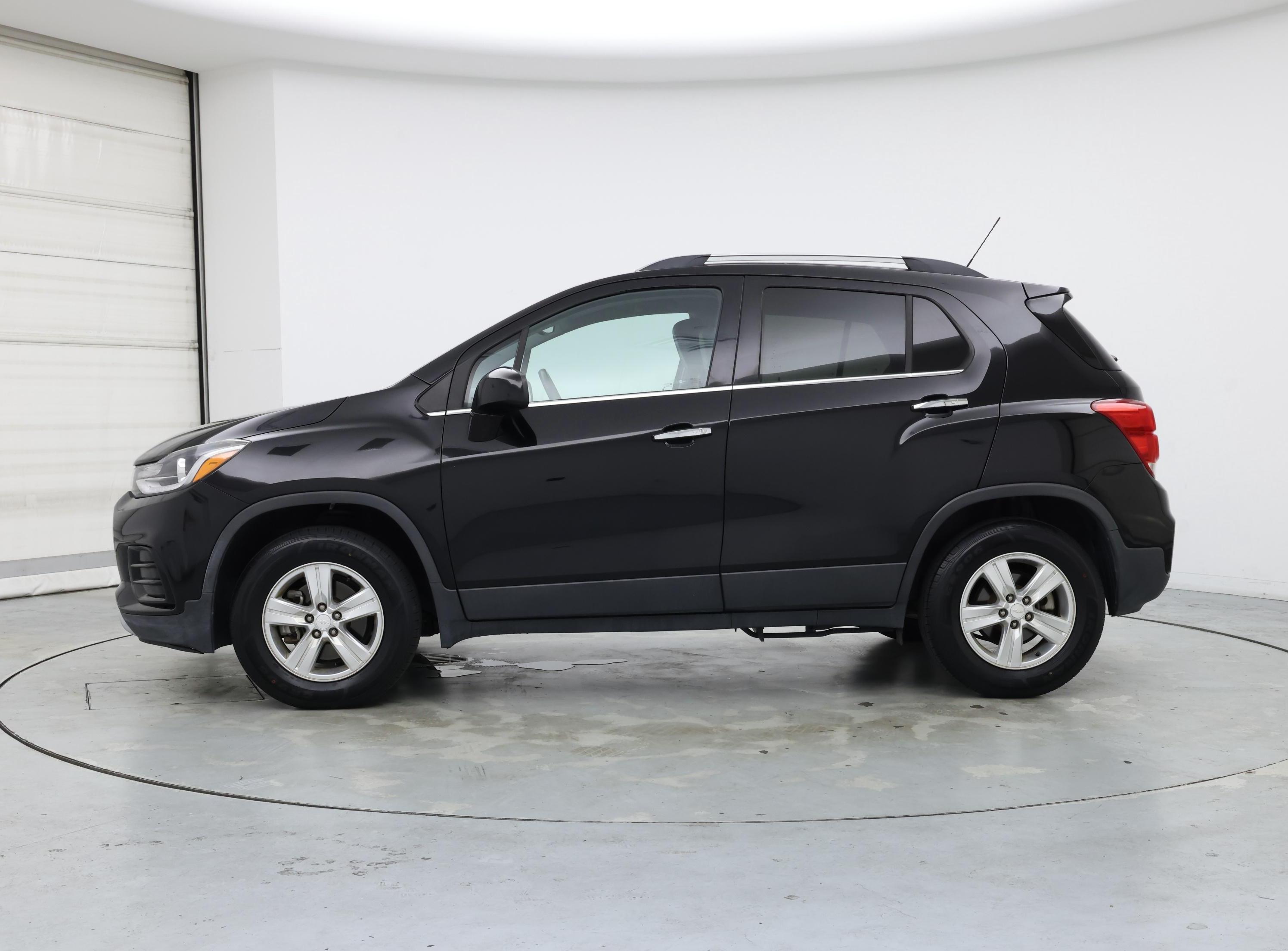 Thumbnail: 2018 Chevrolet Trax - 3