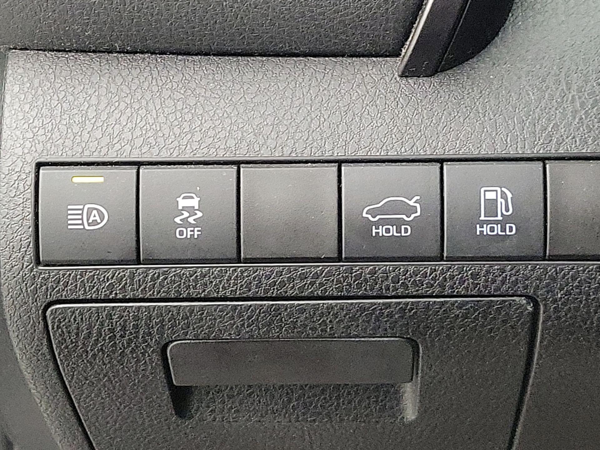 Thumbnail: 2019 Toyota Camry - 13