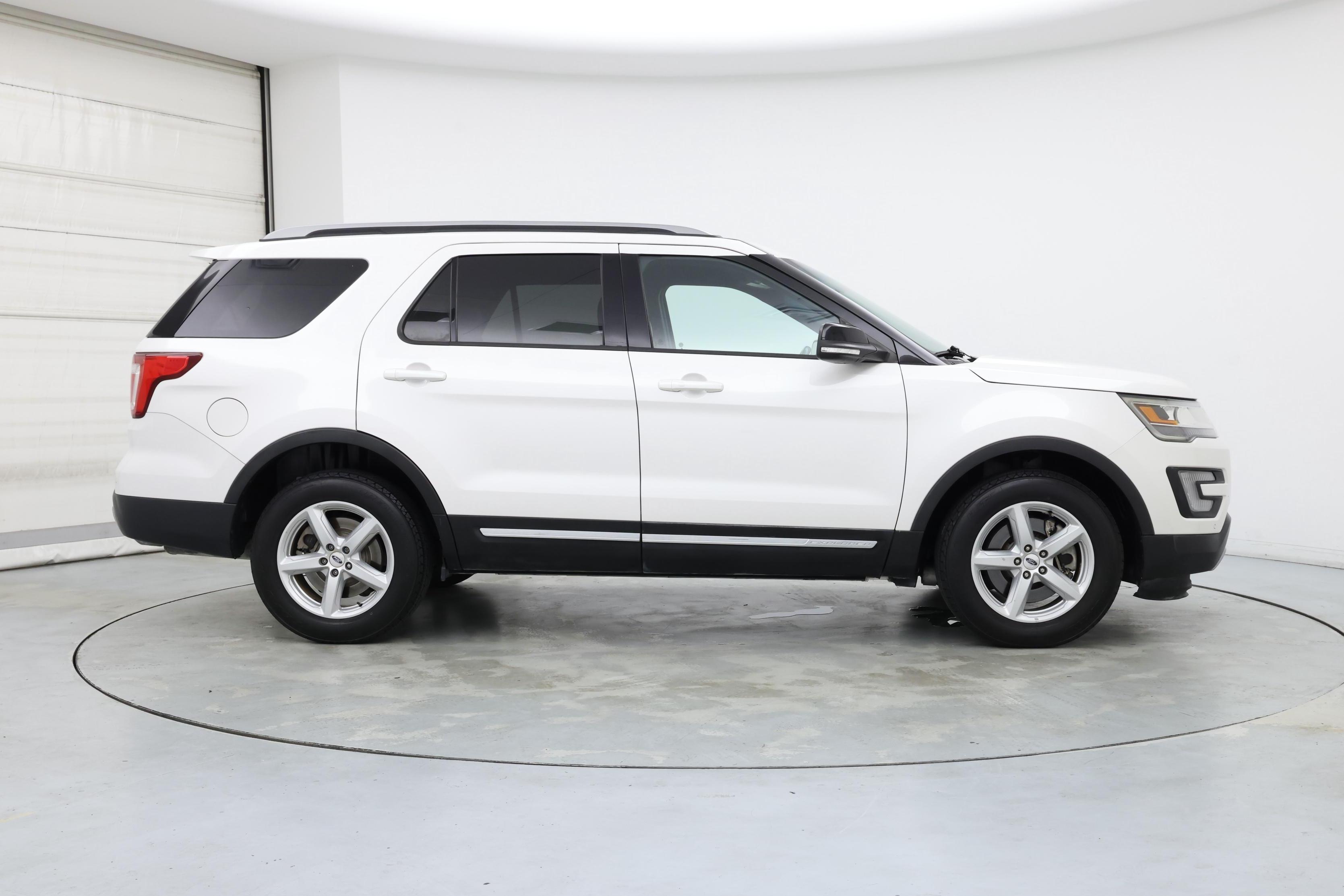 Thumbnail: 2017 Ford Explorer - 7