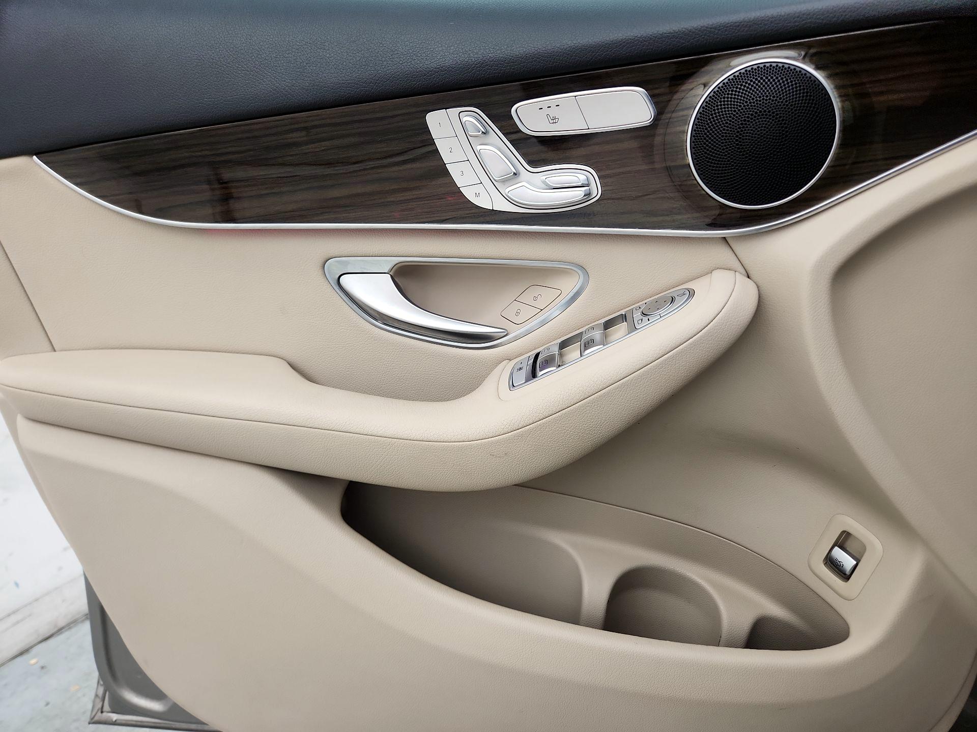 Thumbnail: 2021 Mercedes-Benz GLC - 12