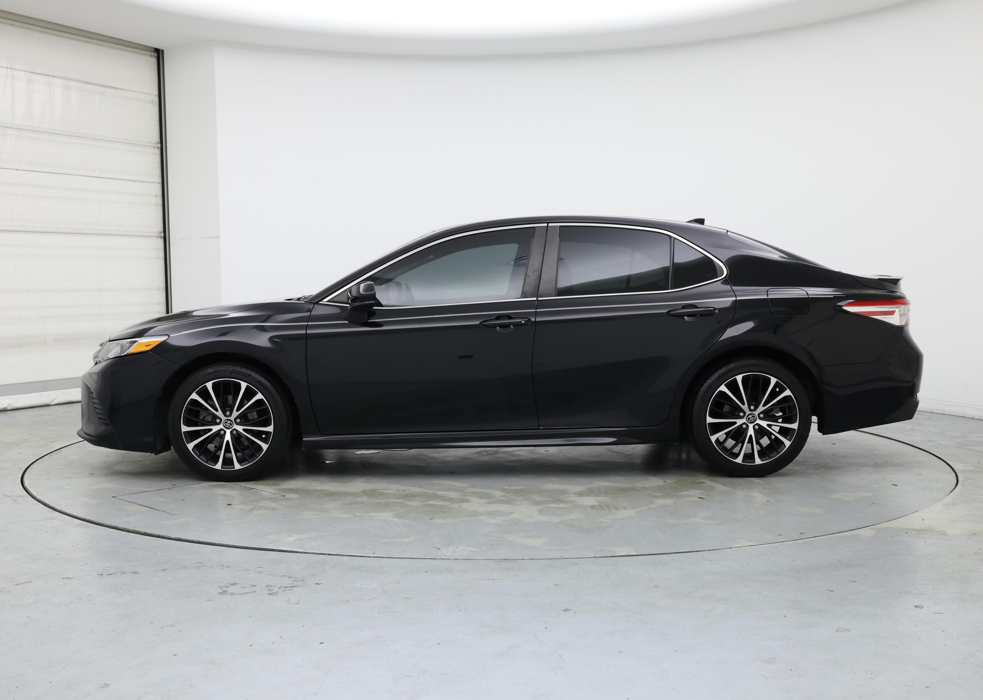 Thumbnail: 2020 Toyota Camry - 3