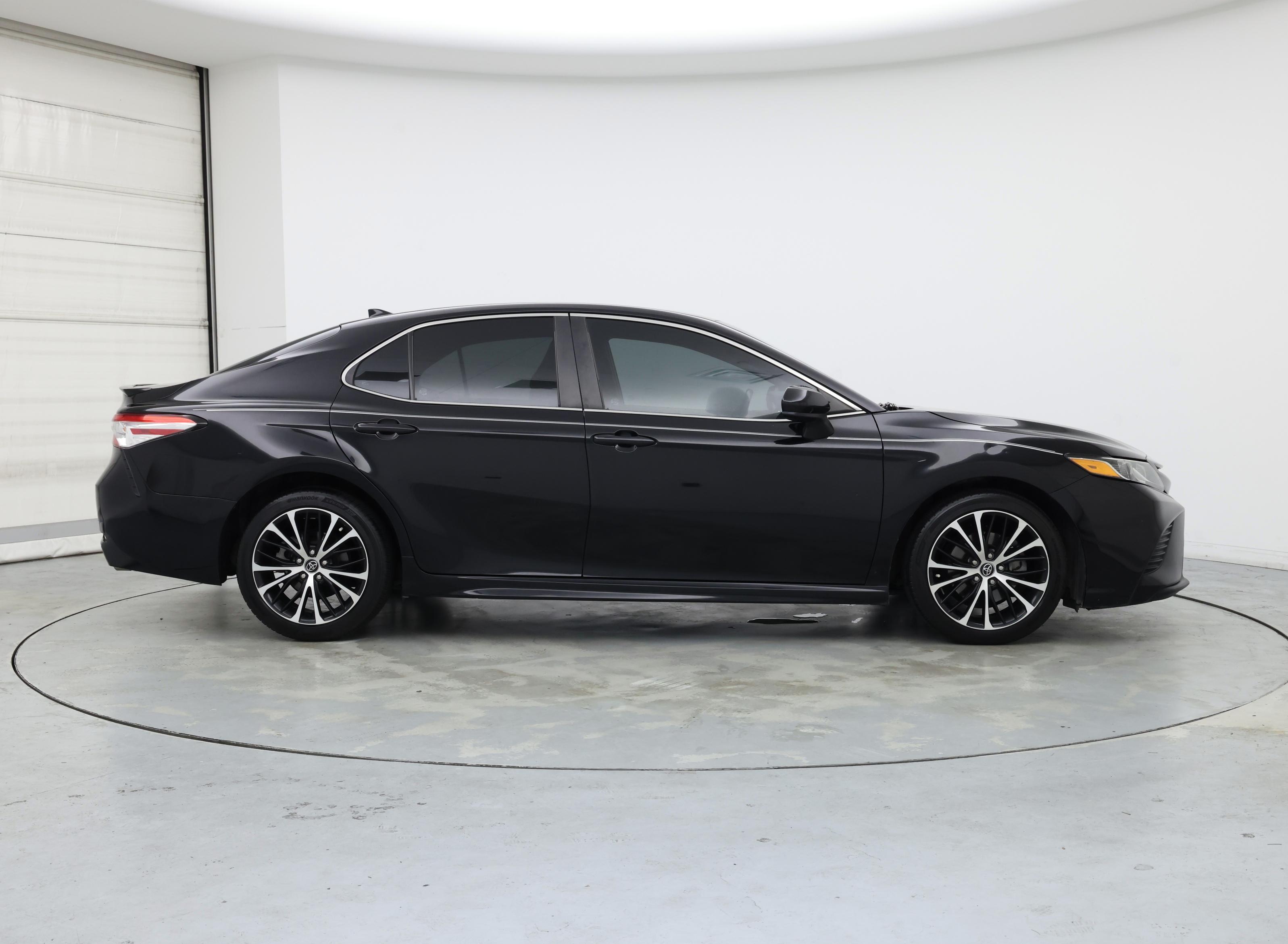 Thumbnail: 2020 Toyota Camry - 7