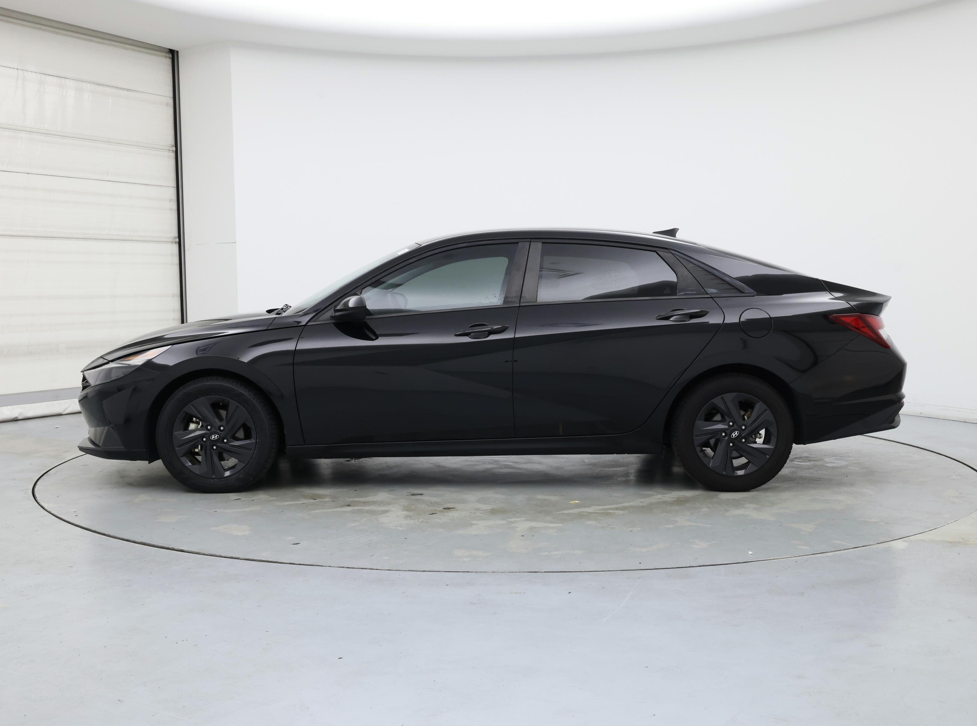 Thumbnail: 2021 Hyundai Elantra - 3