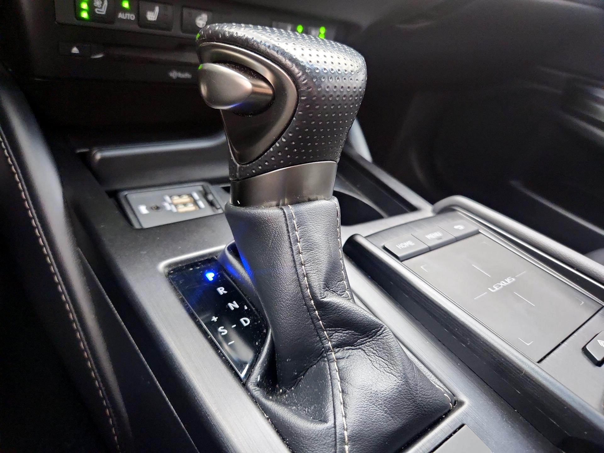 Thumbnail: 2019 Lexus ES - 17