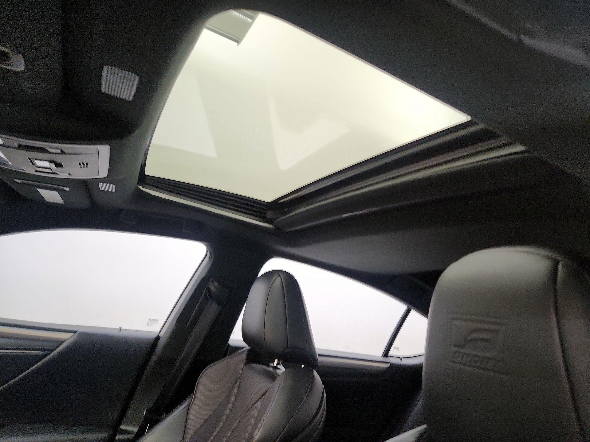 Thumbnail: 2019 Lexus ES - 19