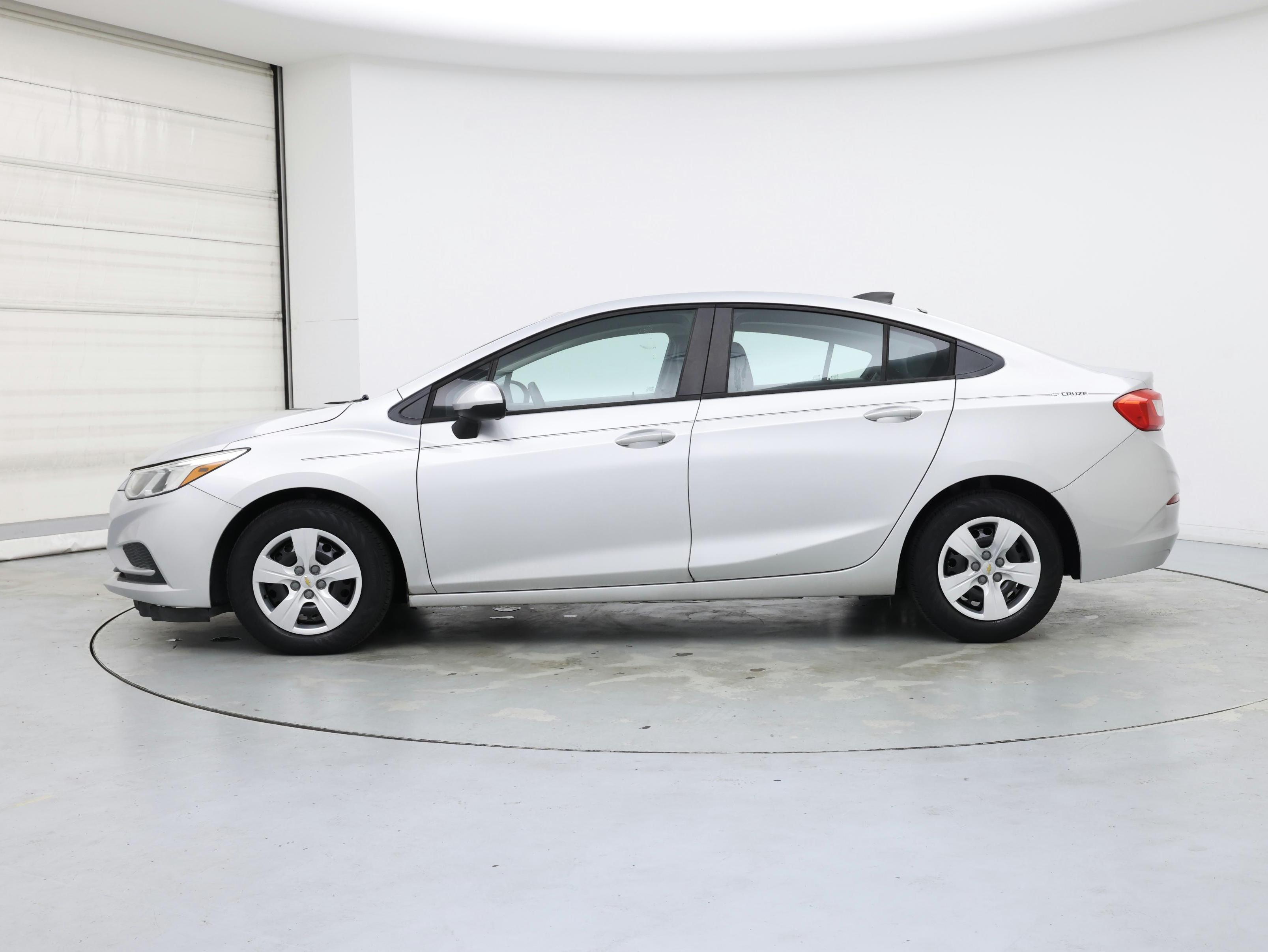 Thumbnail: 2017 Chevrolet Cruze - 3