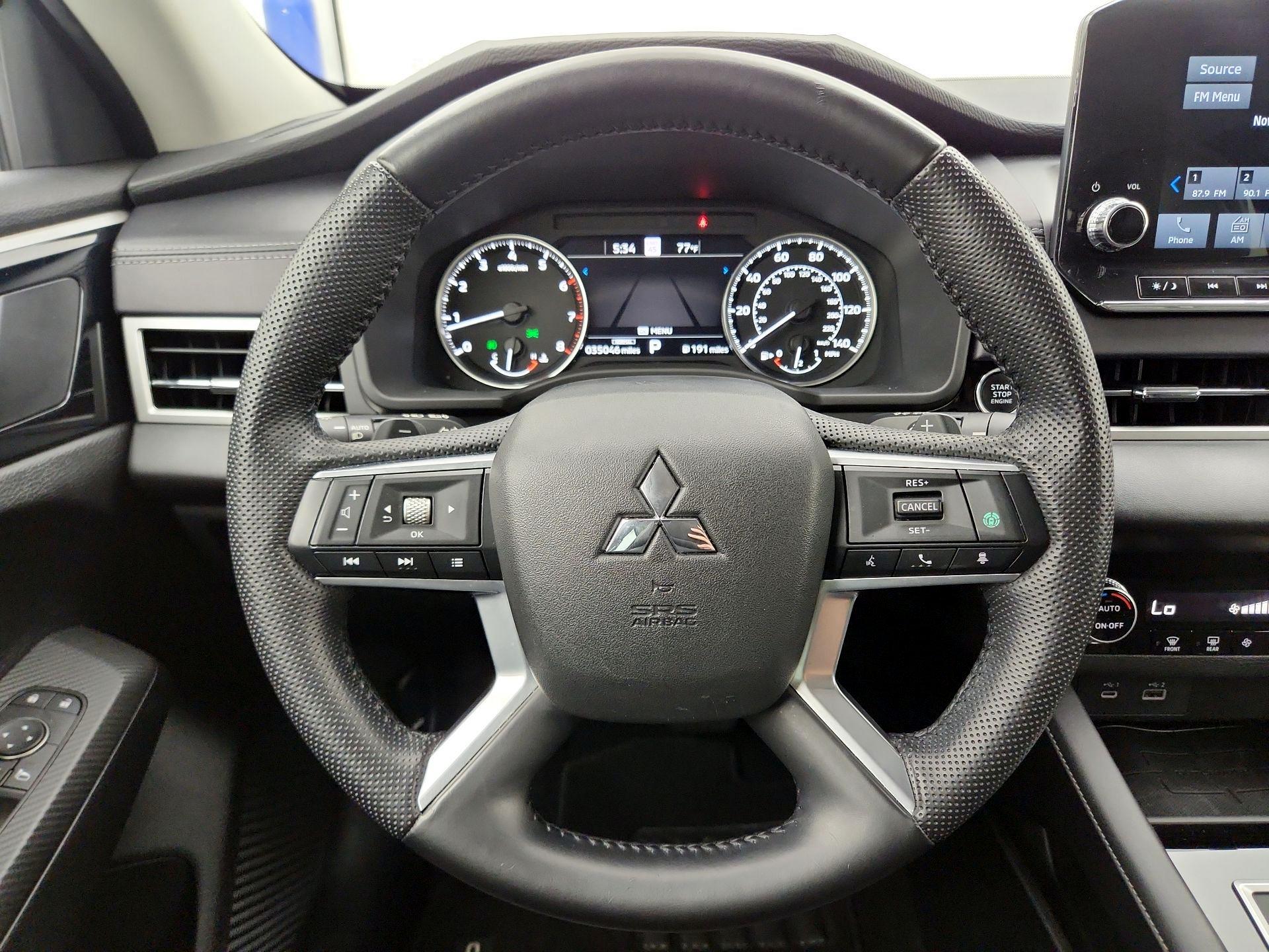 Thumbnail: 2023 Mitsubishi Outlander - 10