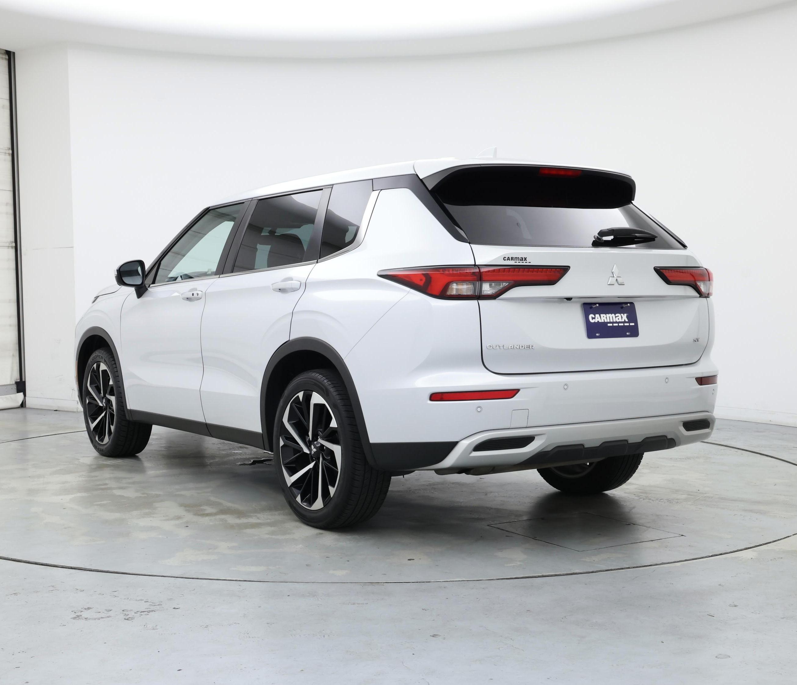 Thumbnail: 2023 Mitsubishi Outlander - 2